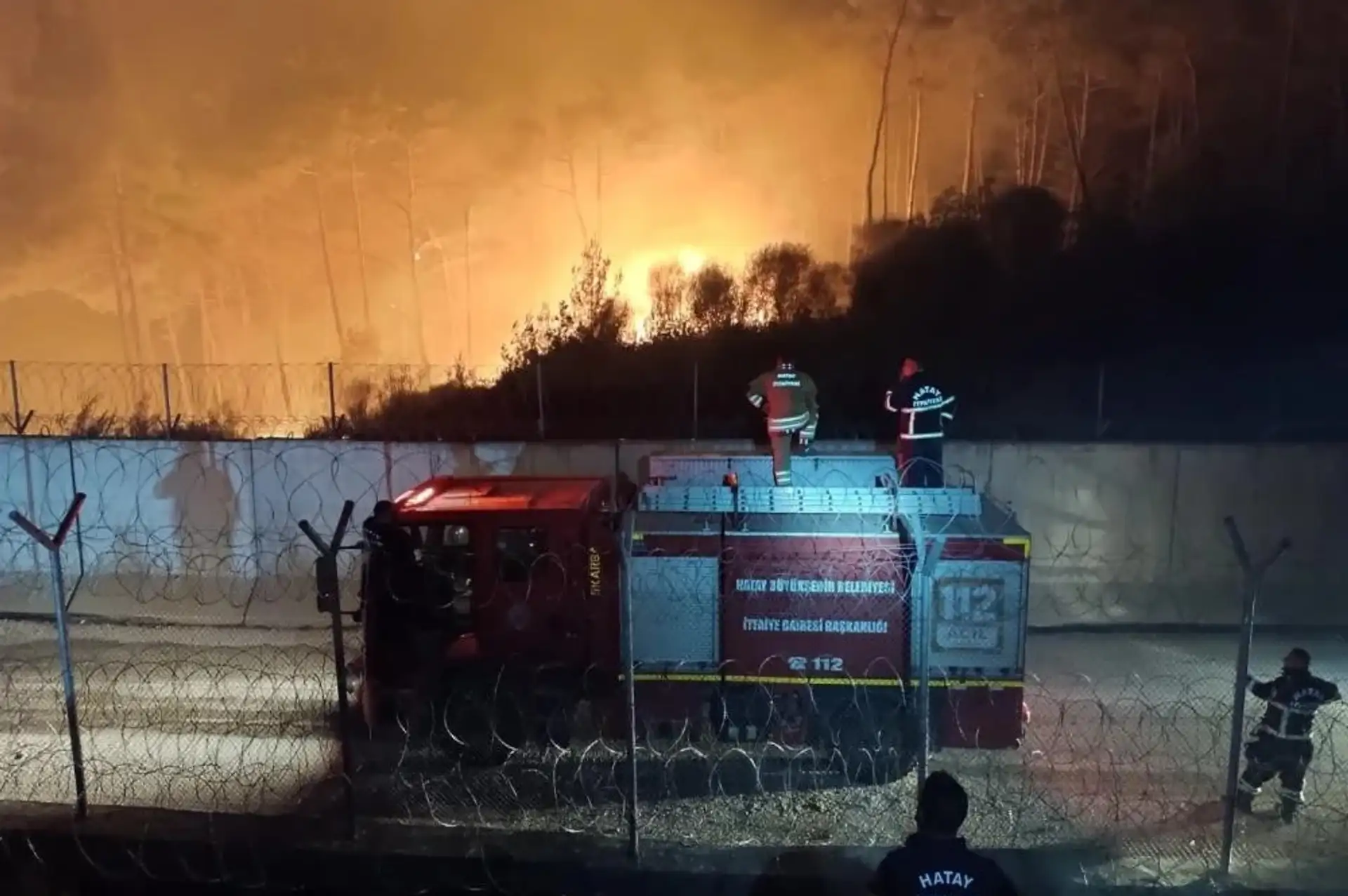 Suriye'deki Yangın Türkiye Sınırında: Hatay Alarmda
