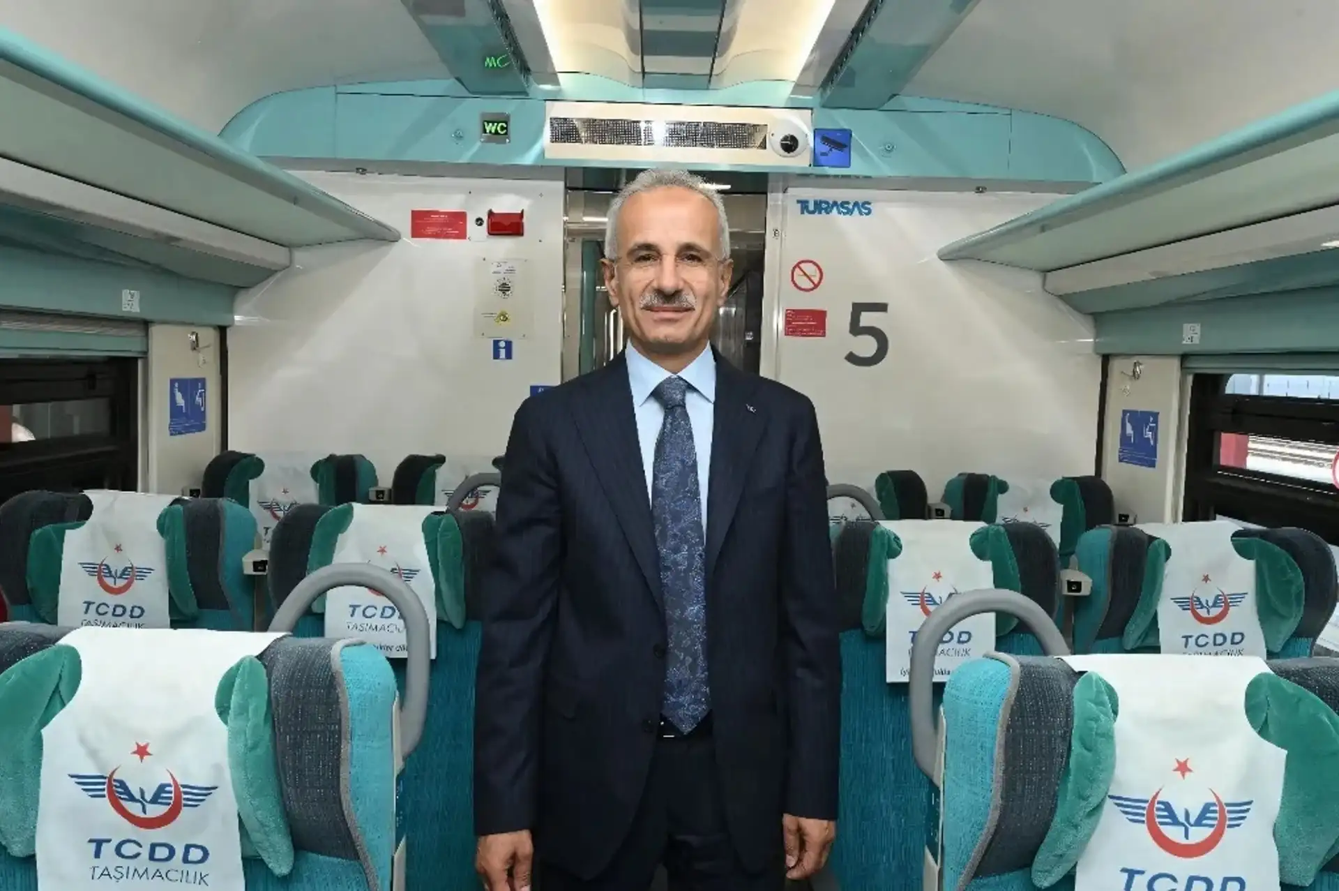 Yaz Sezonuna Özel Ek YHT Seferleri: Ankara-Eskişehir ve Ankara-Sivas Hatlarında Kapasite Artıyor