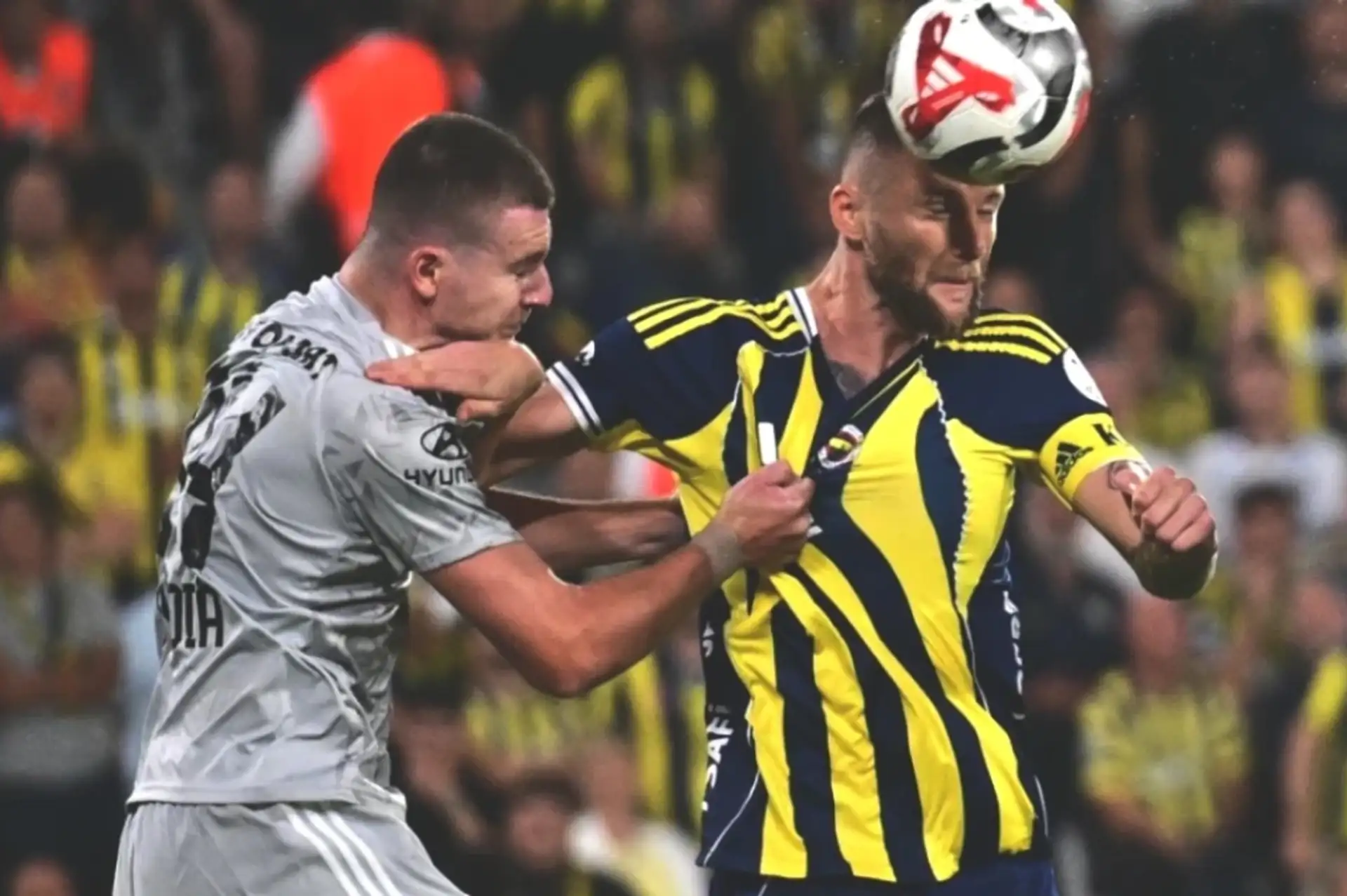 Fenerbahçe - Kocaelispor Maçında Hakem Kararları Tartışma Yarattı