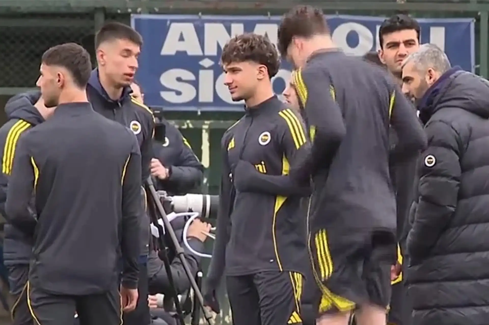 Galatasaray'dan Transfer Edilen Çağrı Balta İlk Kez Fenerbahçe Formasıyla Antrenmana Katıldı