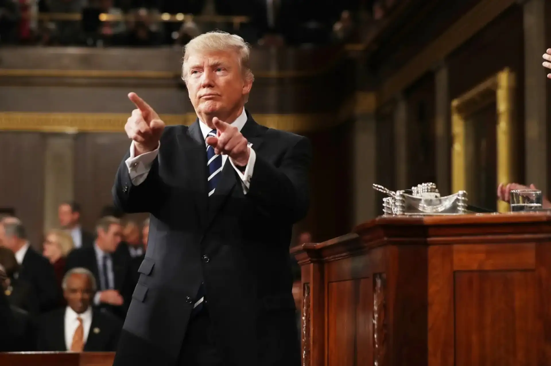 Trump'a Senato'dan "Savaş" Vizesi