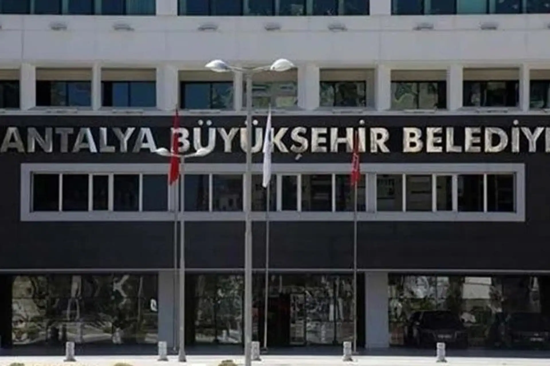 Antalya Büyükşehir Belediyesi'ne Baskın: 25 Gözaltı