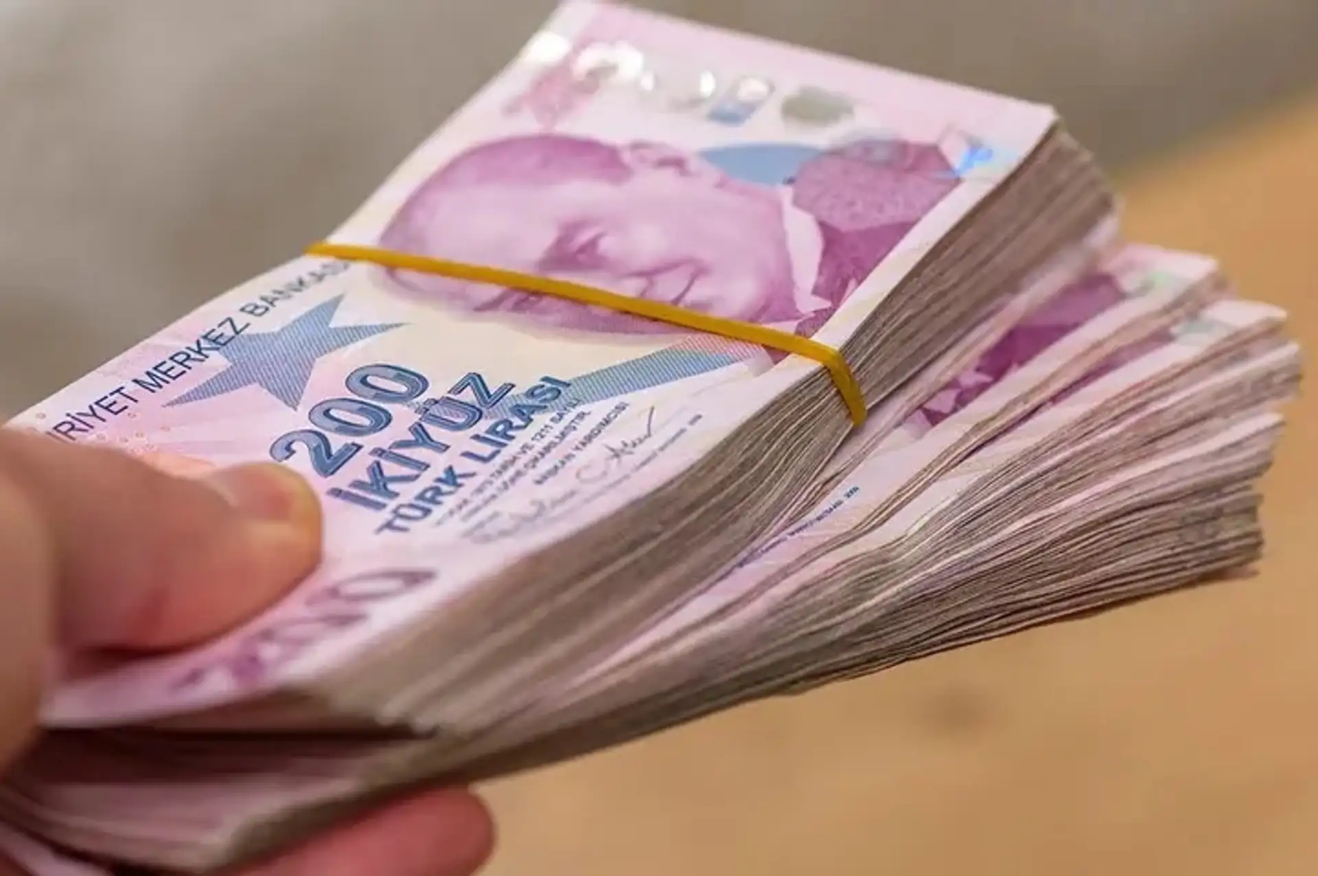 En Düşük Emekli Aylığını 23 Bin 552 TL'ye Çıkaran Kanun Teklifi Komisyonda