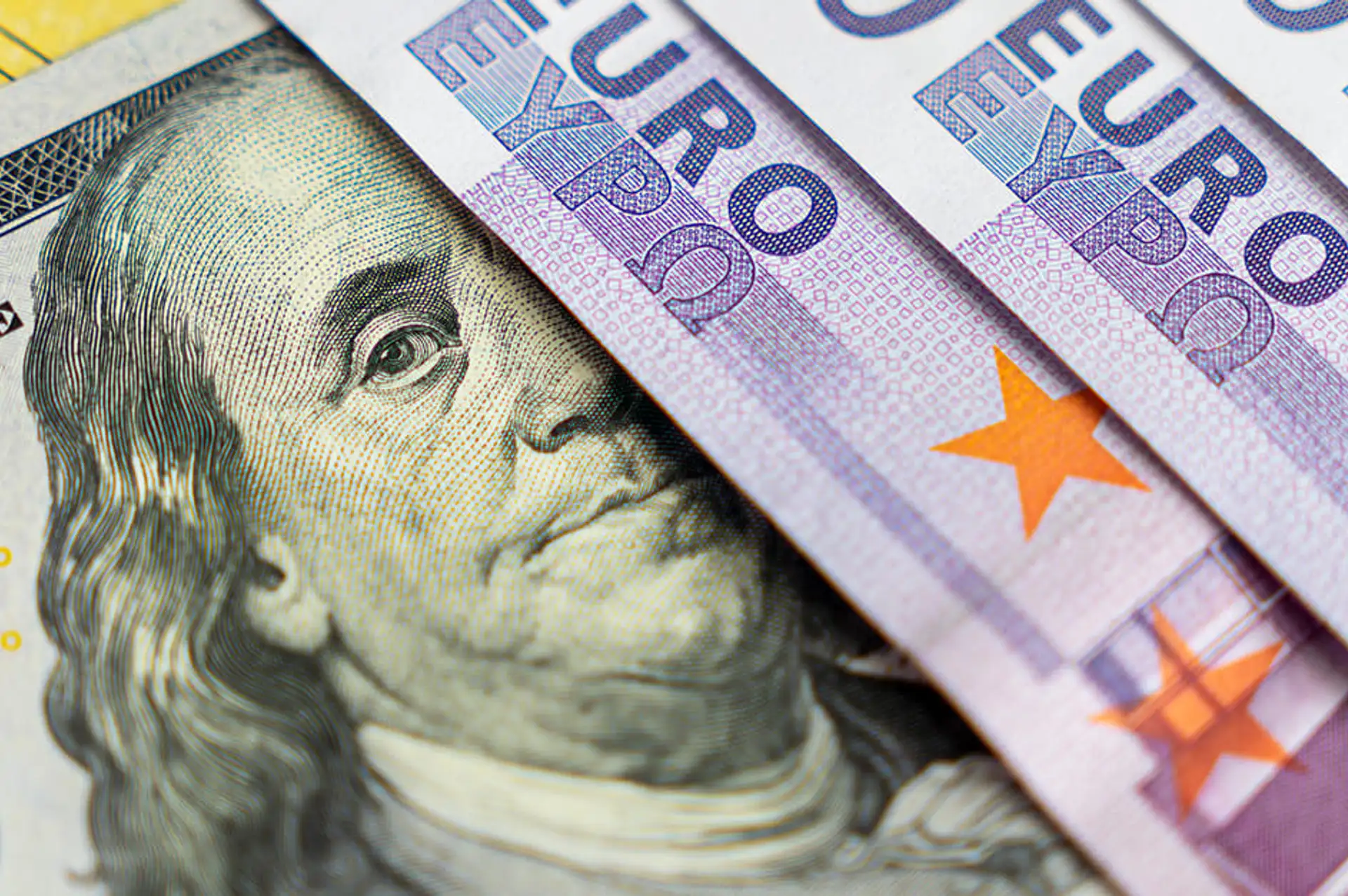 Serbest Piyasada Dolar ve Euro Yükselişte