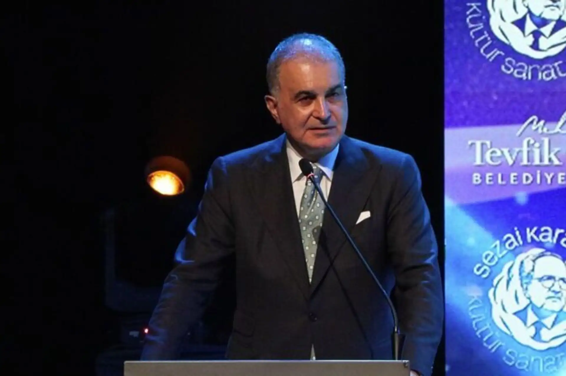 AK Parti Sözcüsü Ömer Çelik, Özdemir Bayraktar'ı Andı