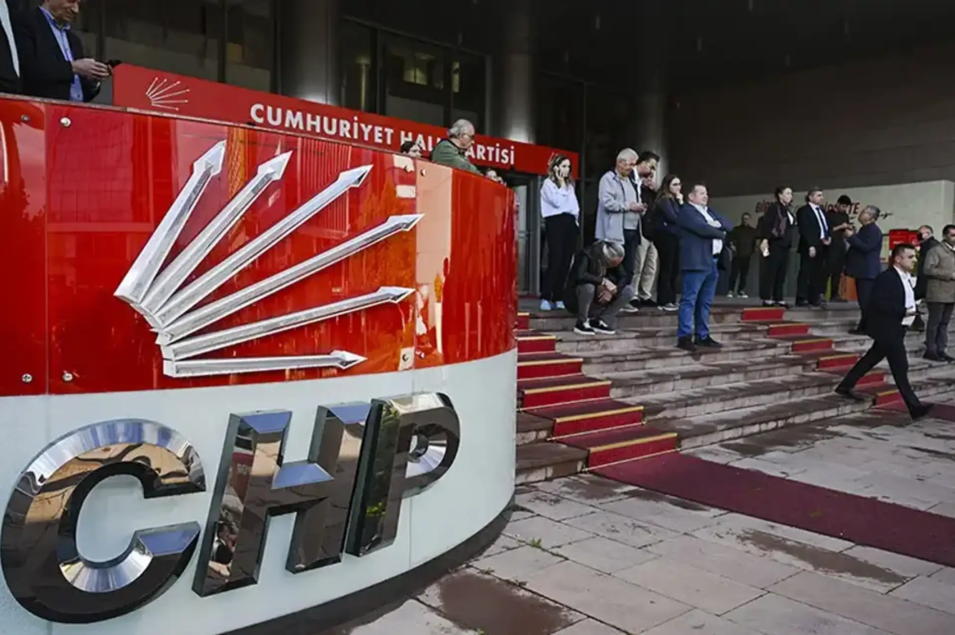 CHP'de 3 İsim Tedbirli Olarak Yüksek Disiplin Kurulu’na Sevk Edildi