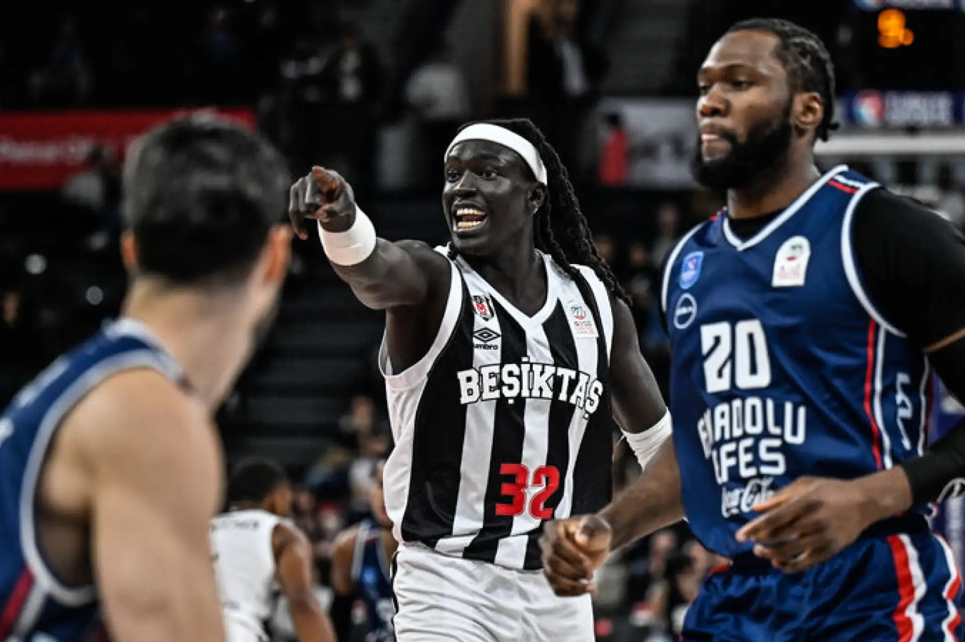 Euroleague'de Türk Derbisi: Anadolu Efes ile Beşiktaş Kozlarını Paylaşacak