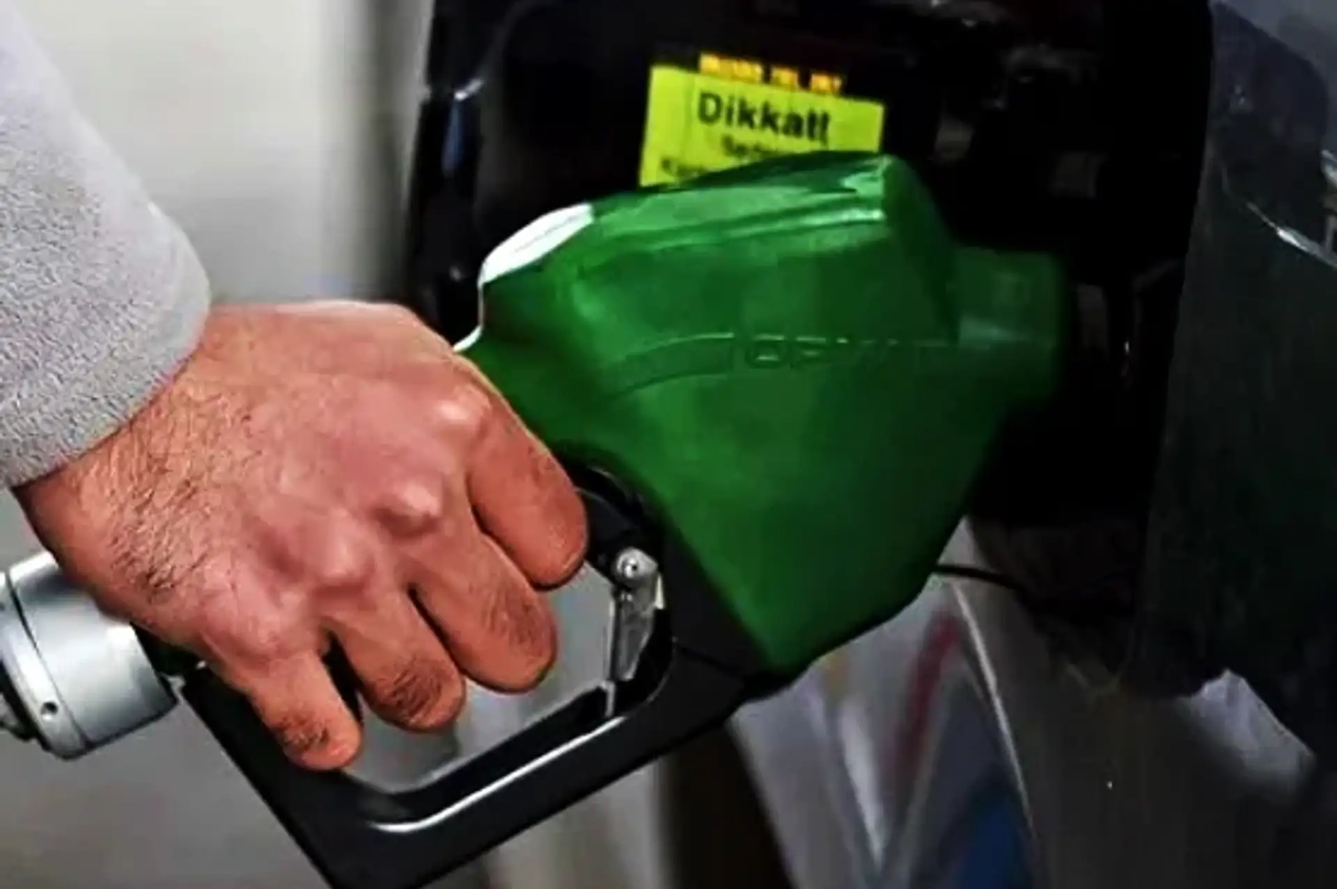 Benzine 3 lira 30 kuruş daha indirim: Güncel akaryakıt fiyatları