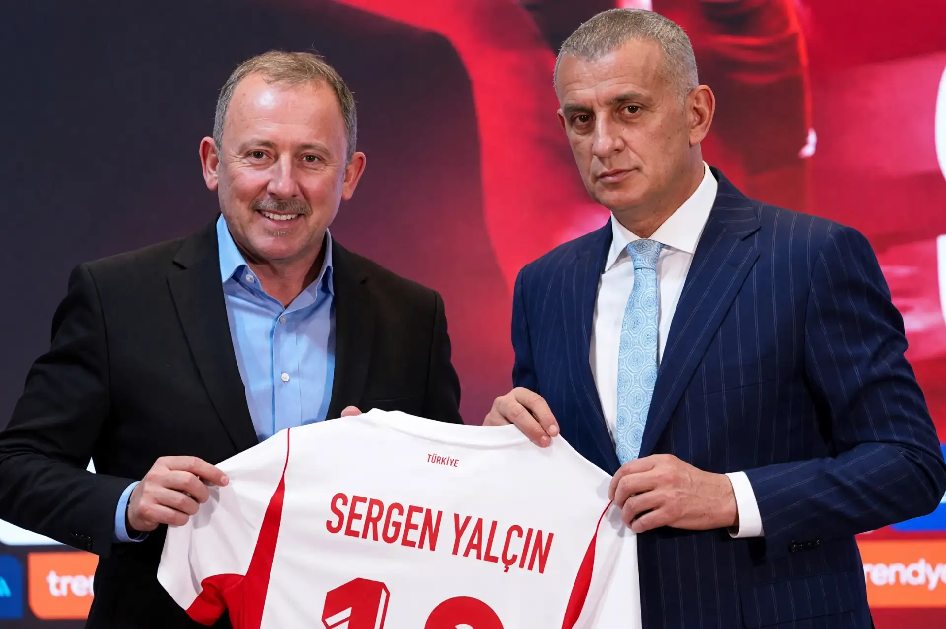 TFF Başkanı Hacıosmanoğlu'ndan Sergen Yalçın'a Övgü Dolu Sözler: "Delikanlılığına ve Futbol Zekasına Güveniyorum"