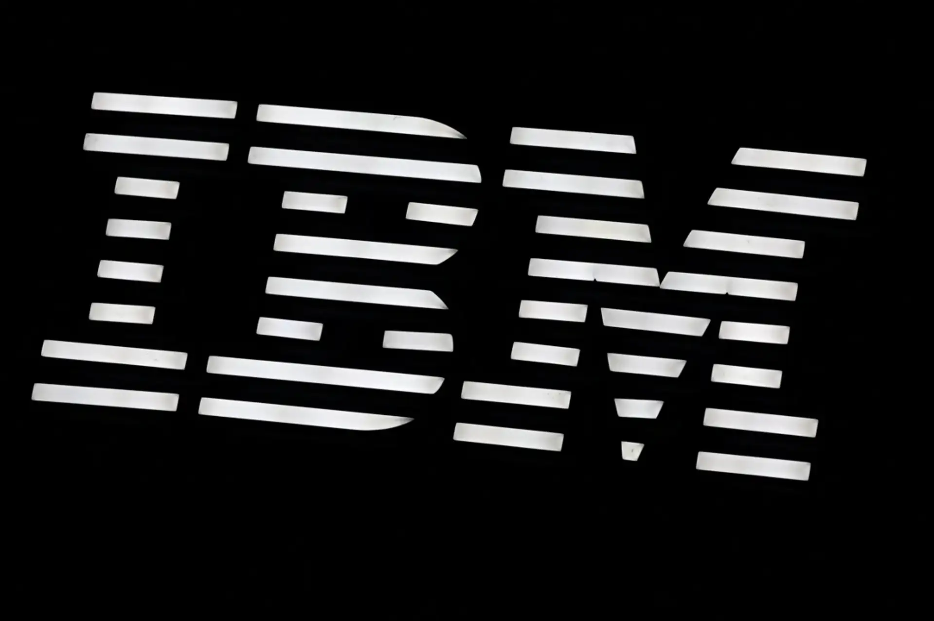 IBM’in geliri 17,1 milyar dolara yükseldi: Net kârı yüzde 26 arttı