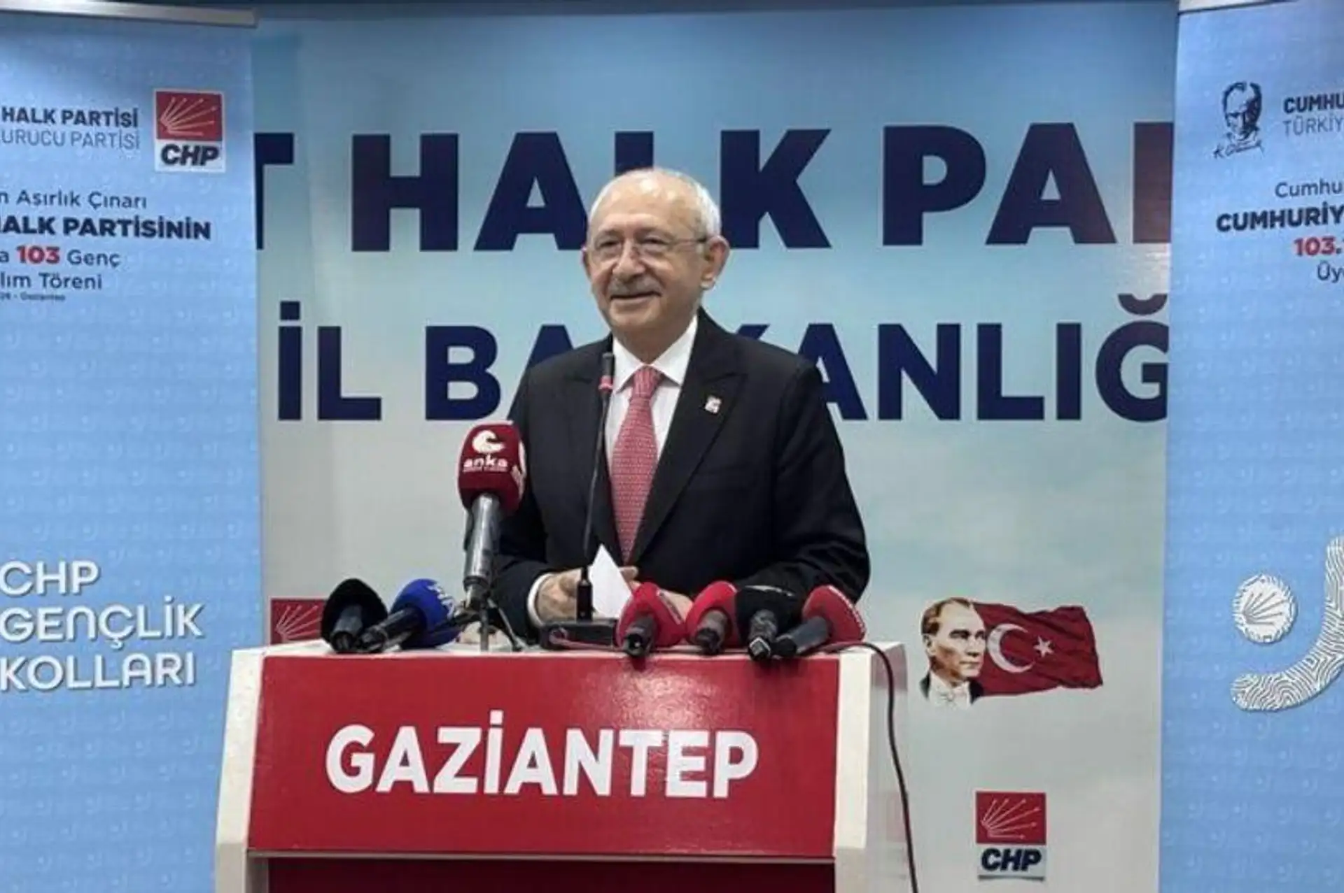 Kılıçdaroğlu'ndan Gaziantep'te Çarpıcı Özeleştiri "Krallar Gibi Oturup Oy İstemeyi Yemezler"
