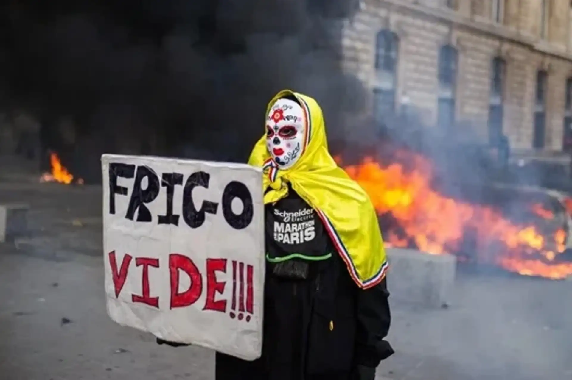 Paris'te Sarı Yelekliler eylemine polis müdahalesi