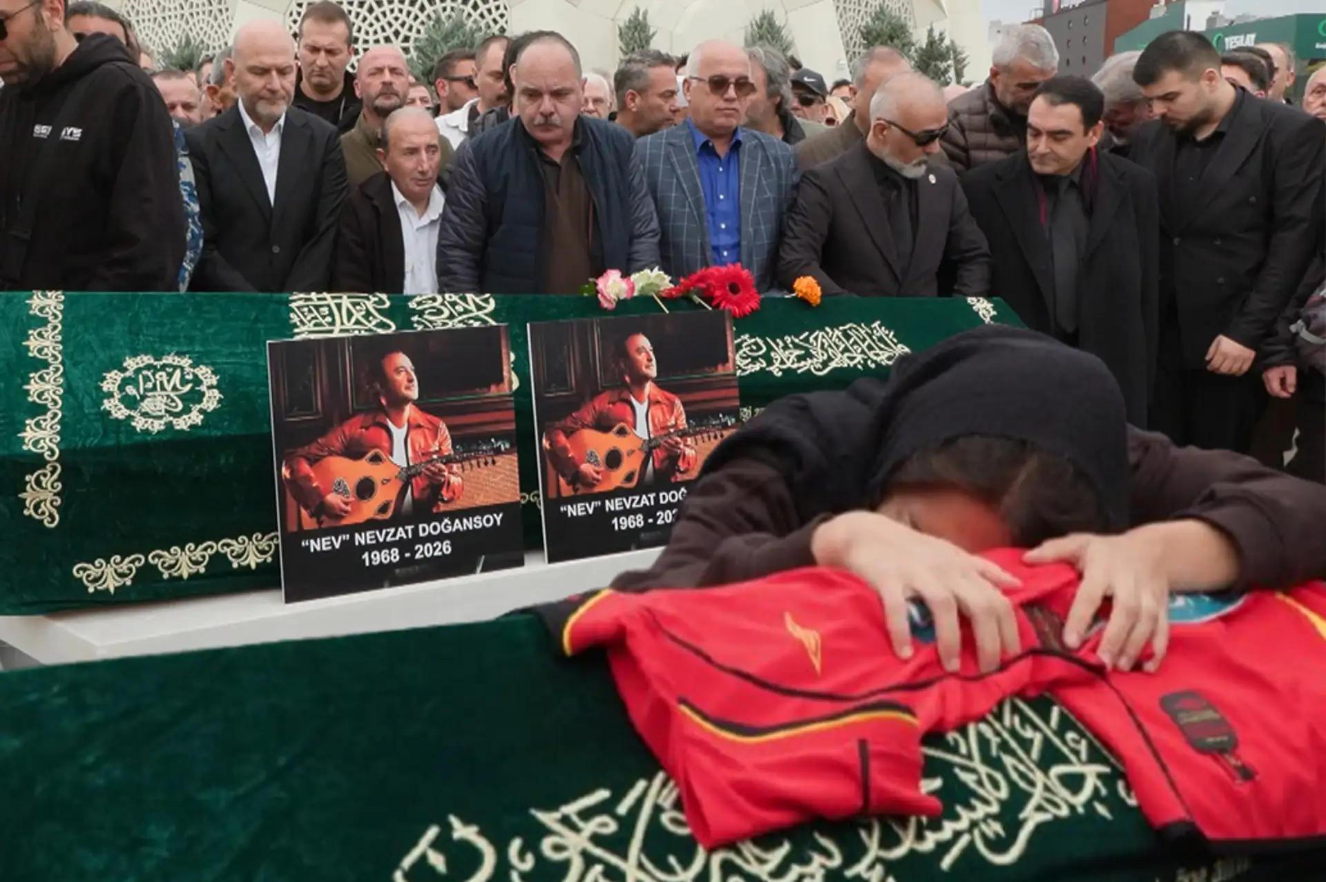 Nev son yolculuğuna uğurlandı, tabutu başında gözyaşları sel oldu
