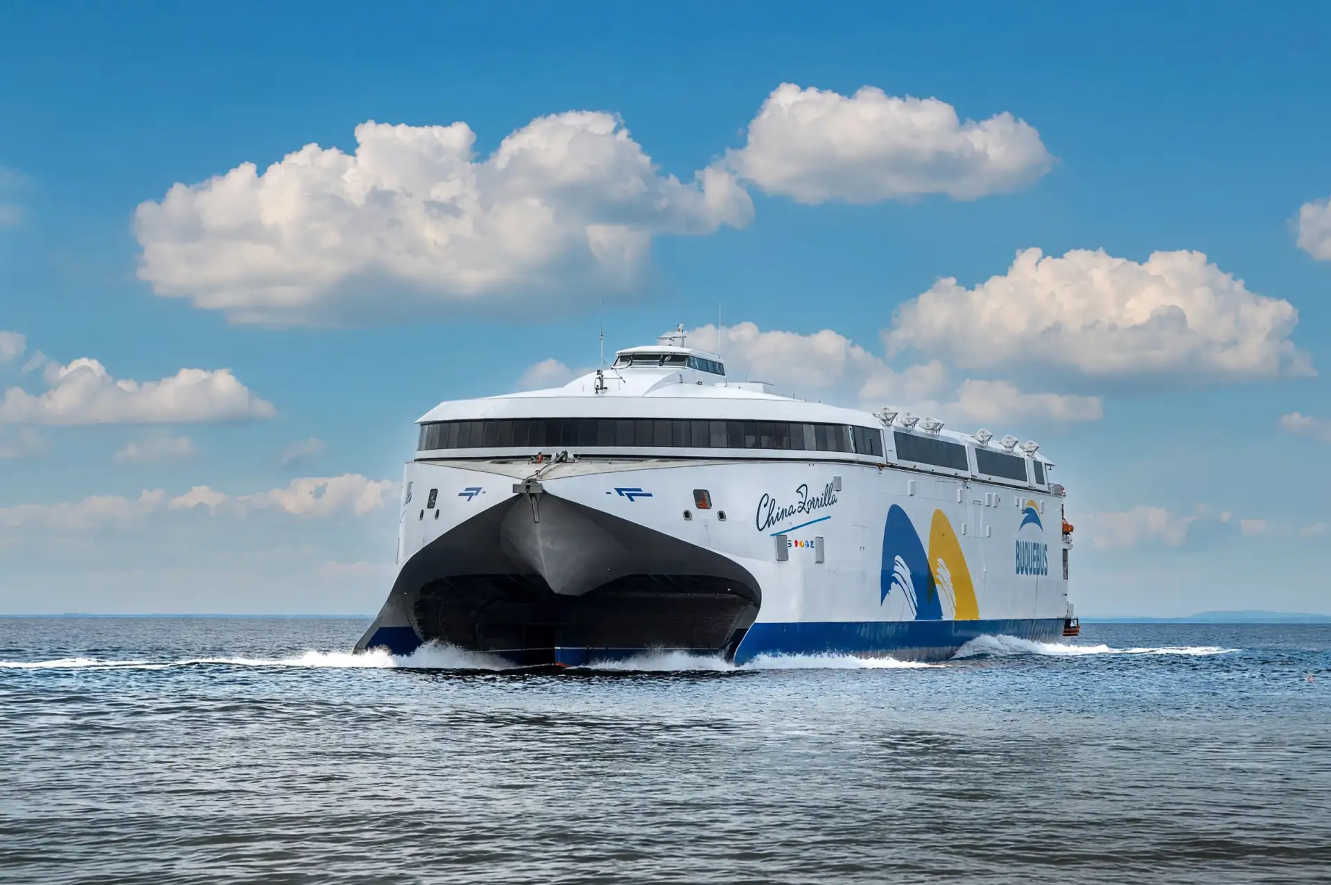 China Zorrilla dünyanın en büyük elektrikli feribotu olarak seferde