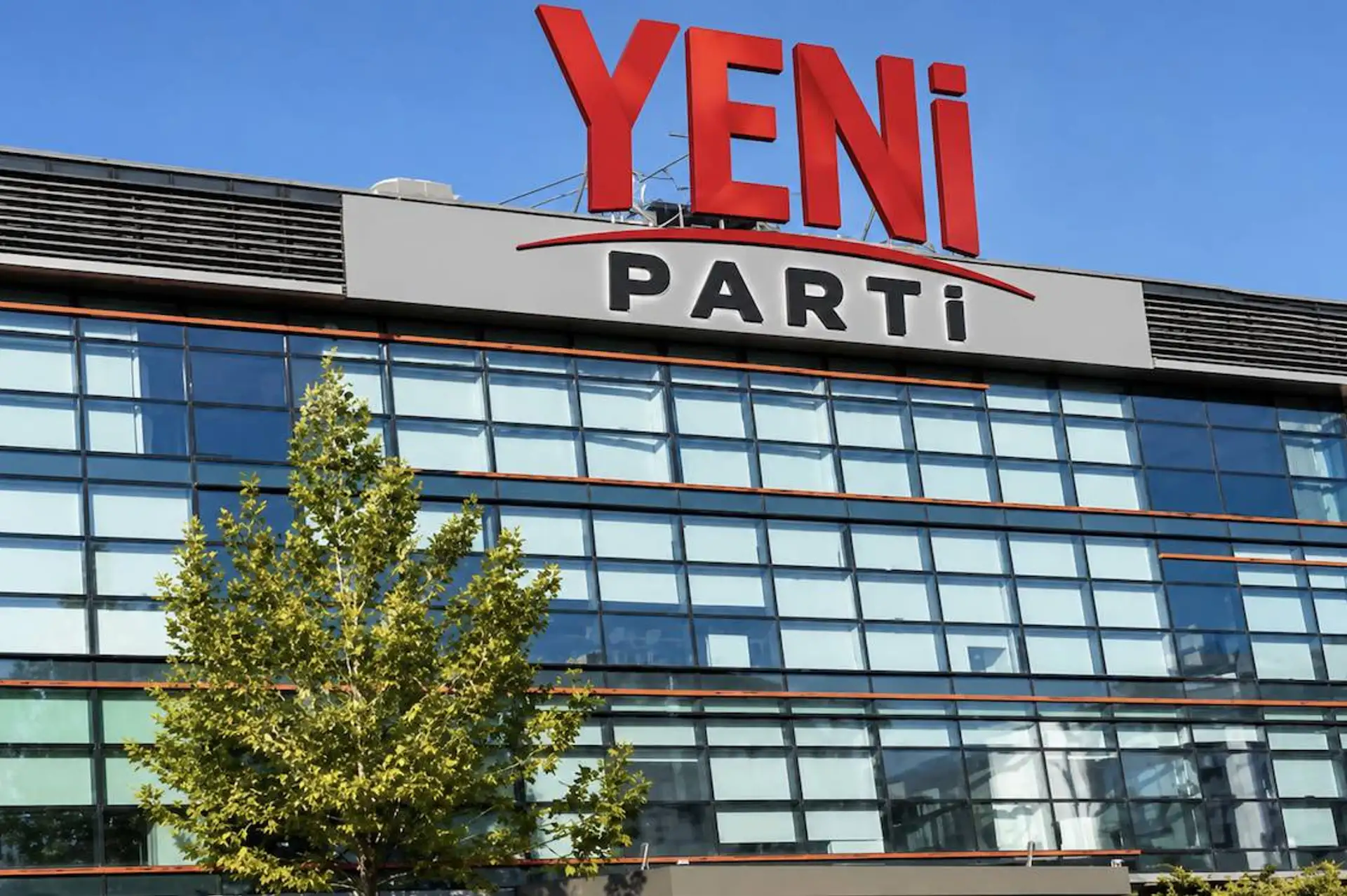 İstanbul'da 4 Belediye Başkanı YENİ Parti'ye Geçti
