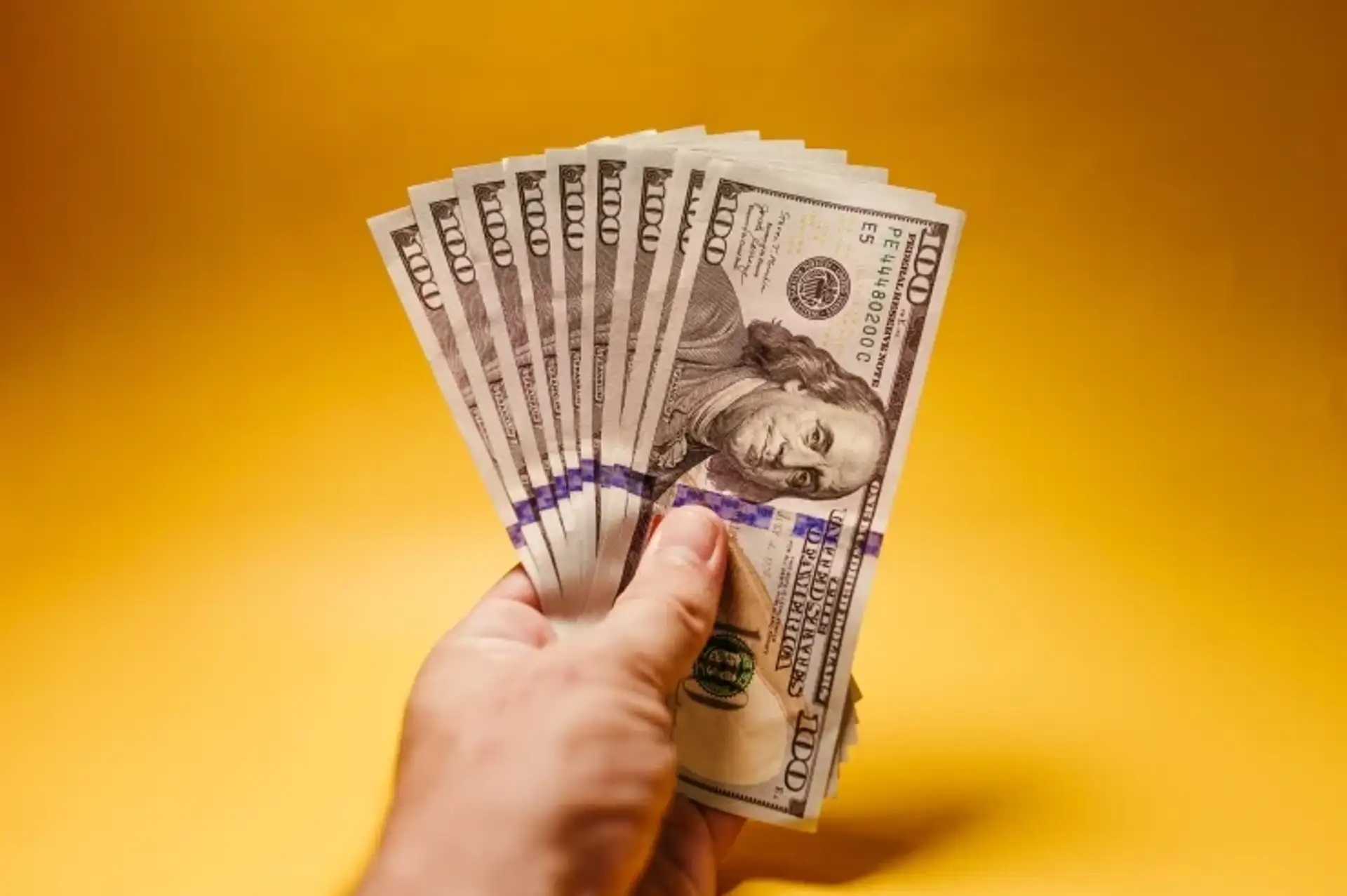 Dolar ve avro 28 Ekim 2026'de 49,8363 ve 55,4155 seviyelerinden başladı