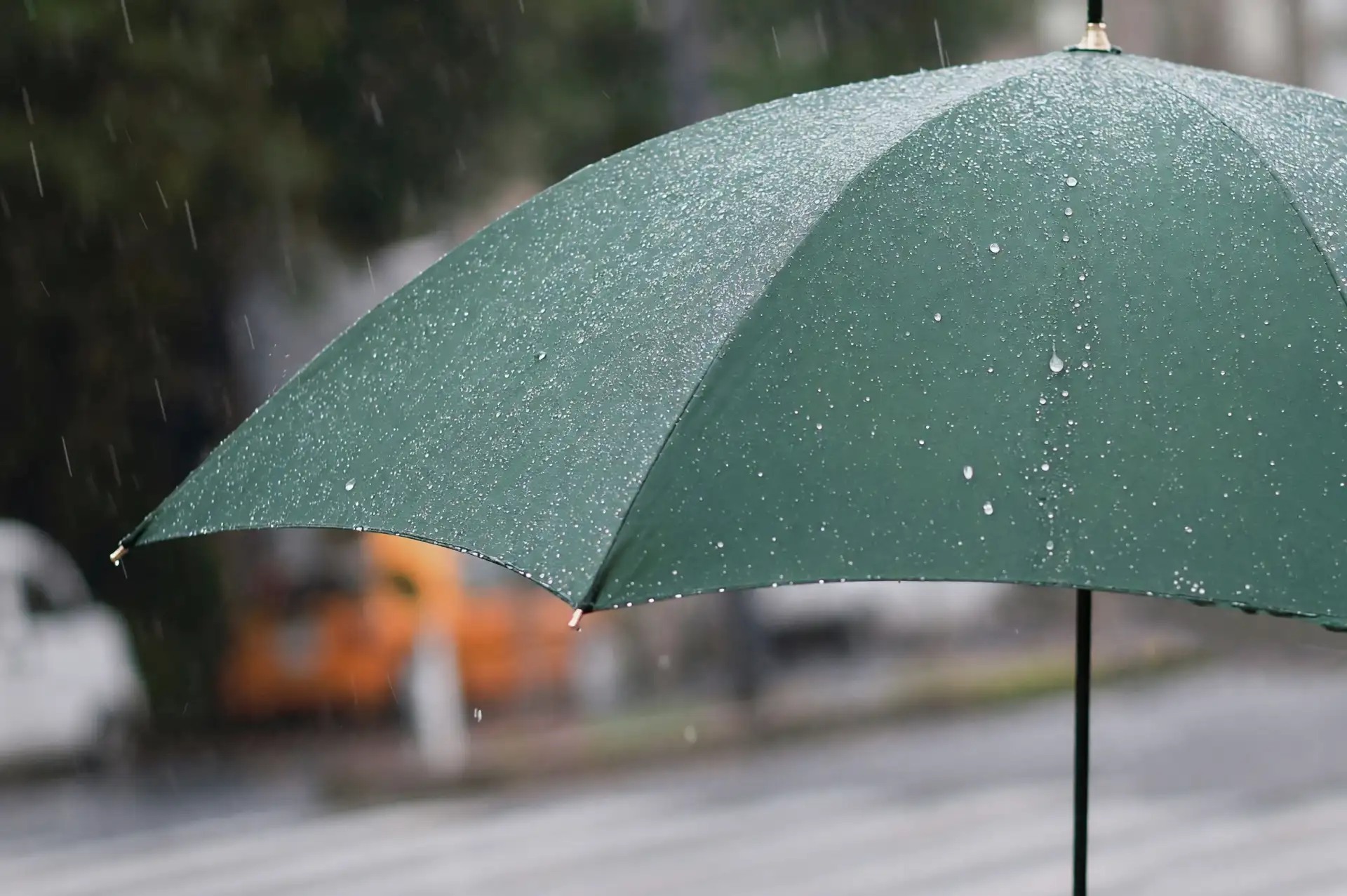 Meteoroloji'den Son Dakika Uyarısı: Fırtına ve Şiddetli Yağış Yurdu Esir Alıyor, Turuncu Kodlu Alarm Verildi