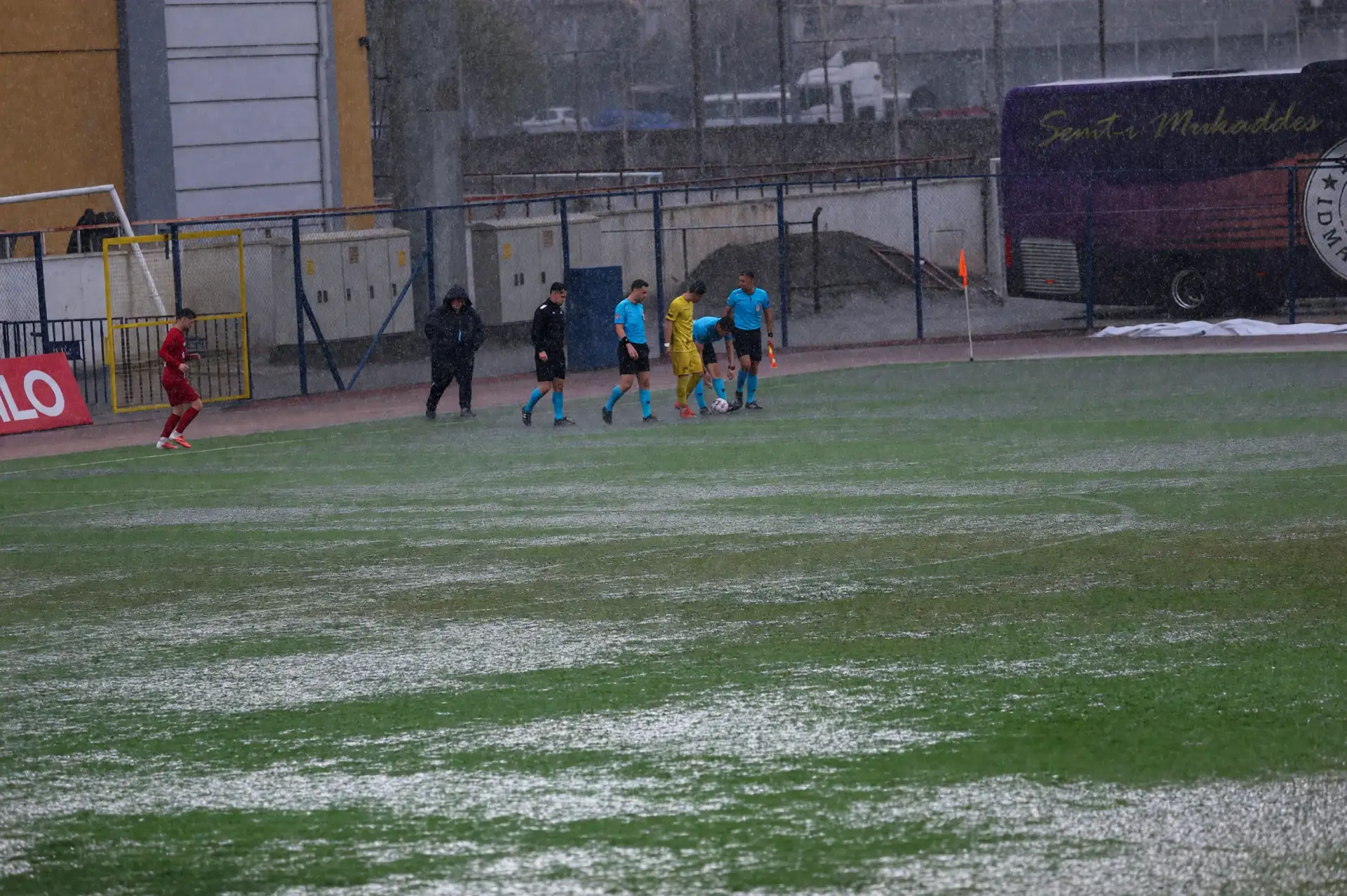 Kupada Fethiyespor-Eyüpspor maçına yağmur engeli