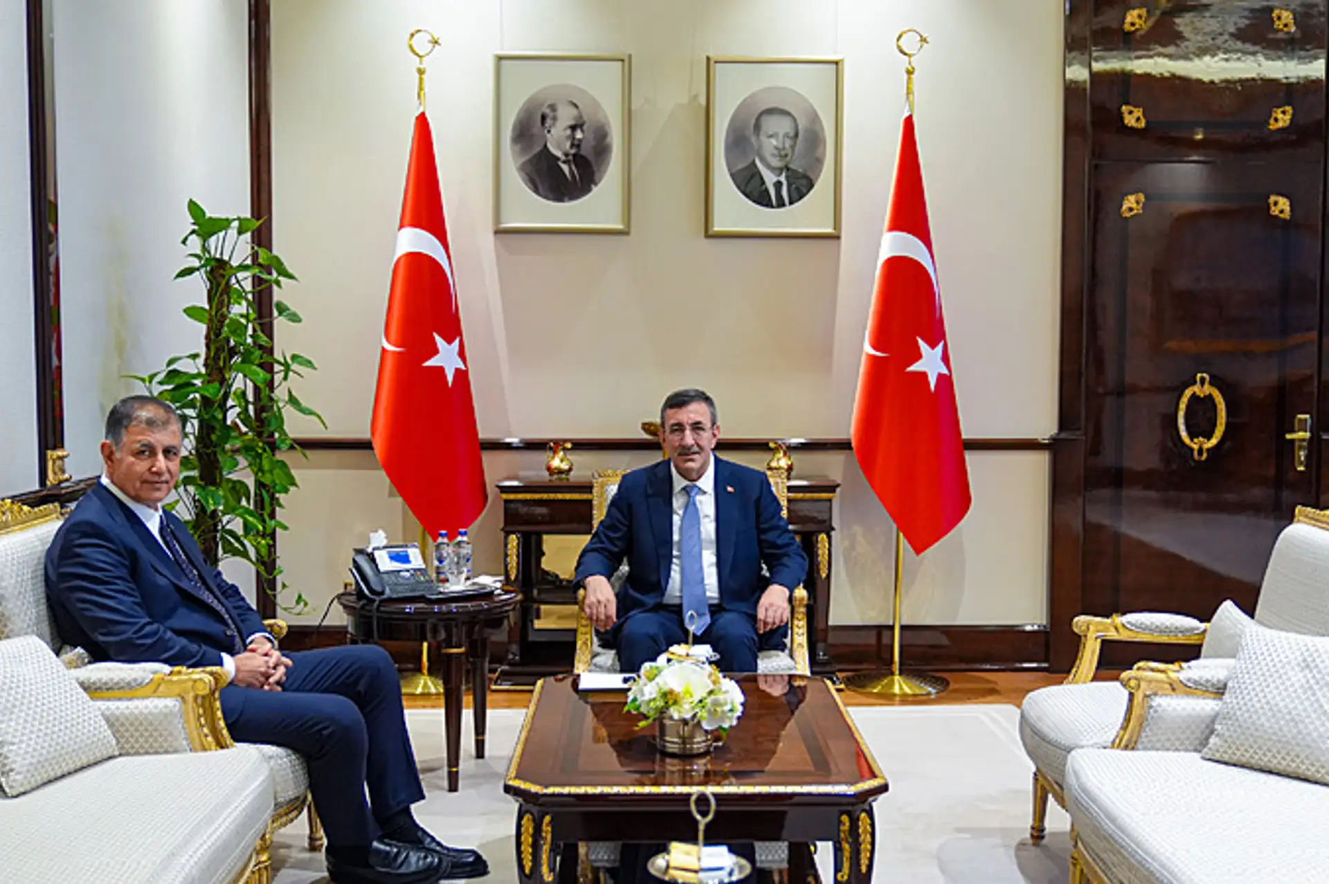 Cemil Tugay Ankara'da Temaslarda: İzmir'e Yeni Müjdeler Yolda...