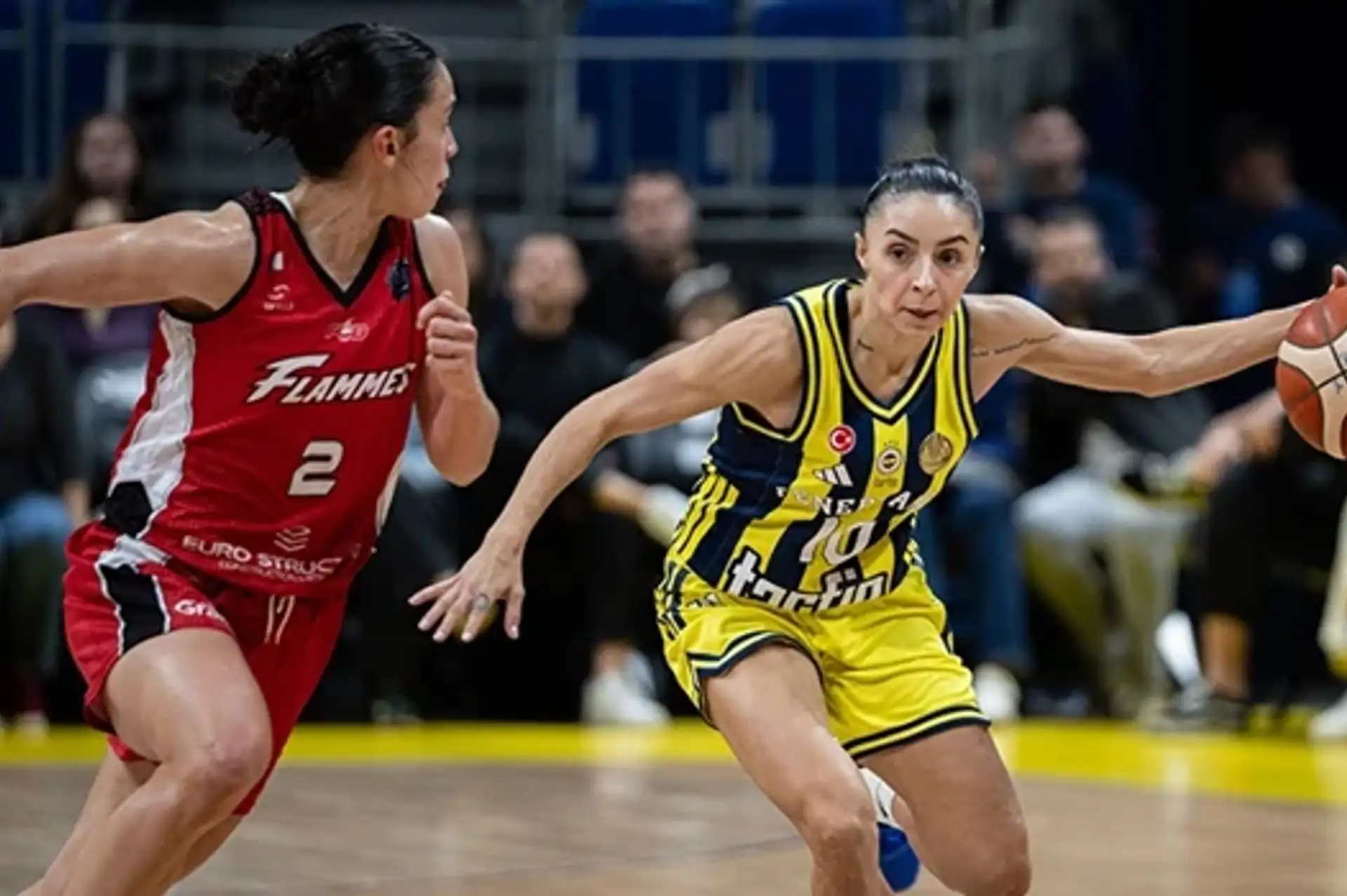 Fenerbahçe'den Flammes Carolo'ya 10 sayı farkla galibiyet