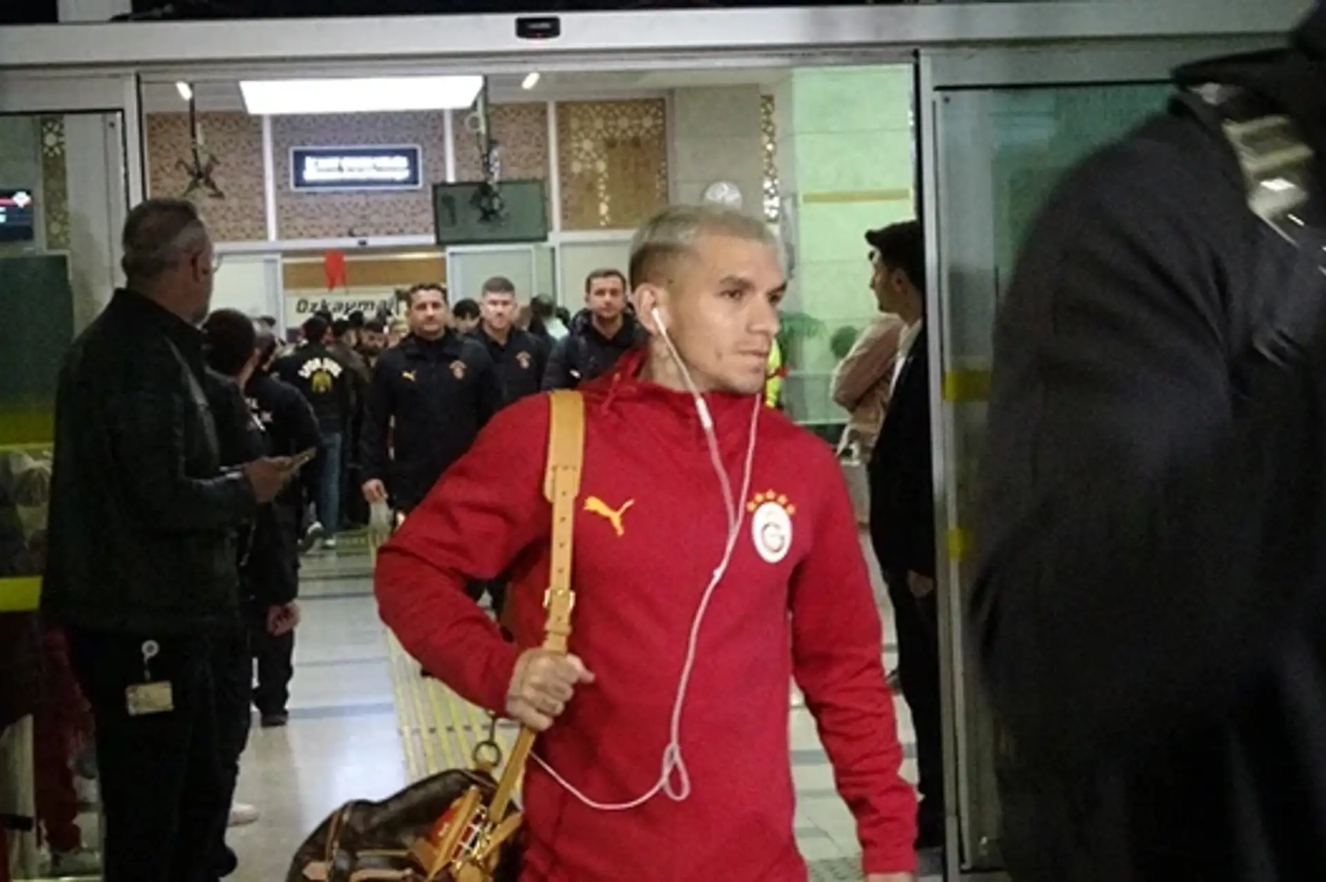 Galatasaray kafilesi Konya'da taraftar coşkusuyla karşılandı