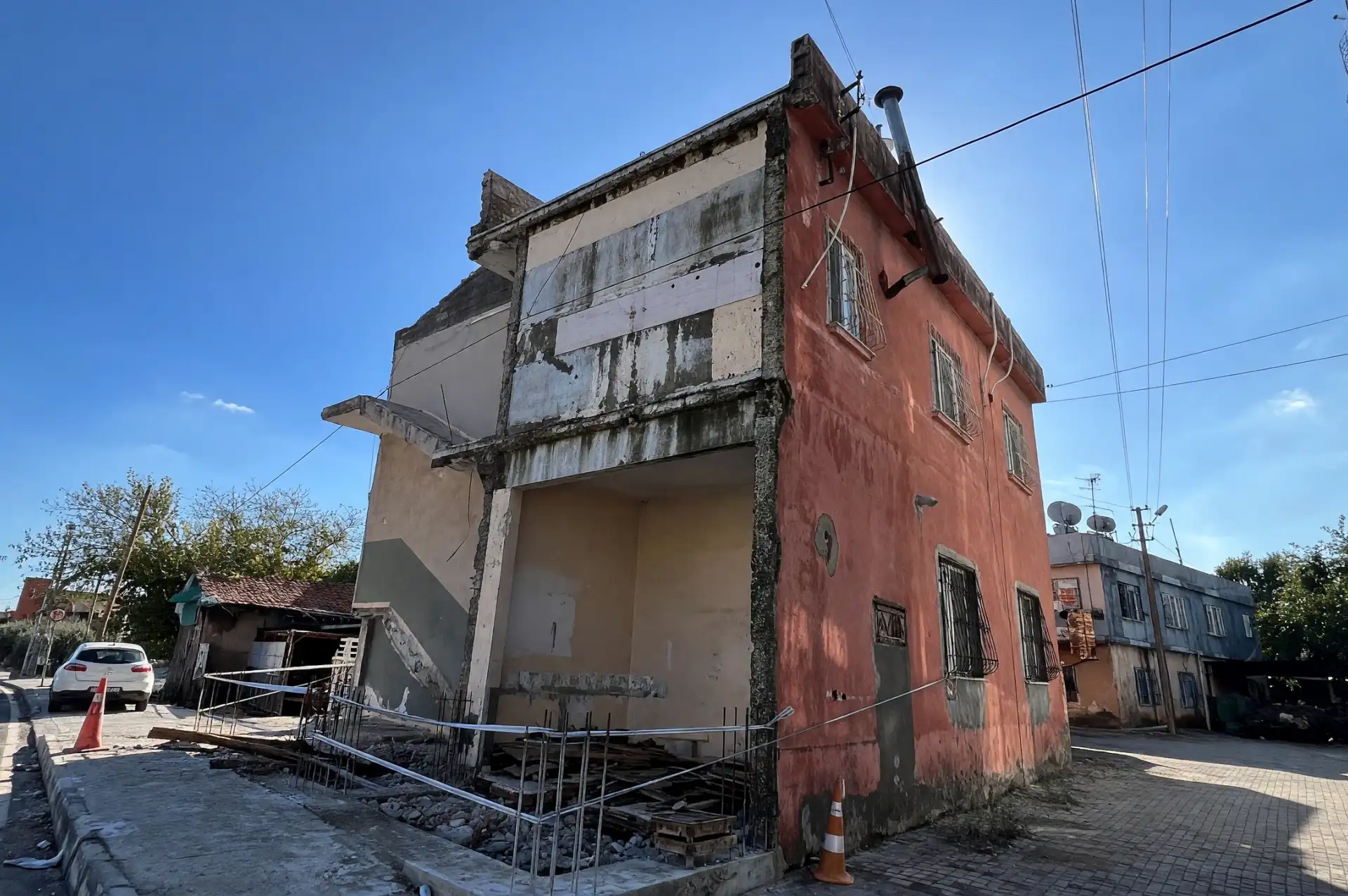 Mersin’deki İnşaat Faciasından Deprem Dramı Çıktı: Eşini ve Kızlarını Kaybettiği Felaketten Sağ Kurtulmuştu