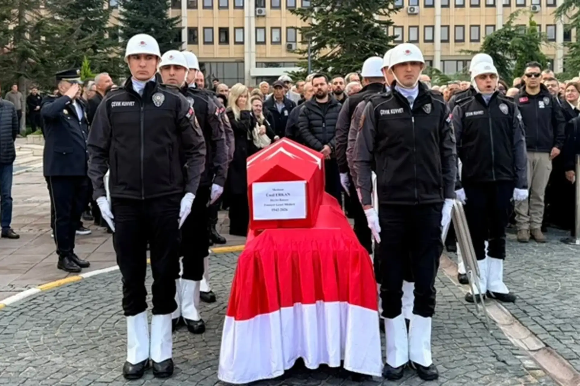 Hayatını Kaybeden Eski Devlet Bakanı Ünal Erkan için Emniyet Genel Müdürlüğü'nde Tören Düzenlendi