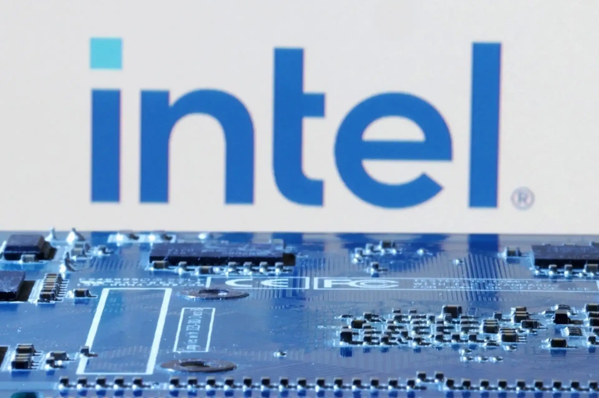 Intel hisseleri yüzde 29 düşüşle 137 milyar dolar kaybetti