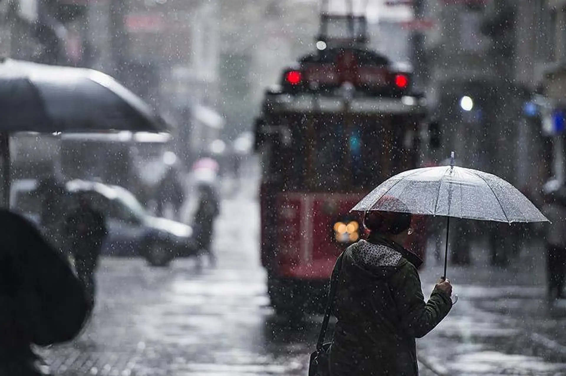 Meteoroloji Uyardı: İstanbul Dahil Birçok İlde 5 Gün Aralıksız Sağanak Yağış Bekleniyor
