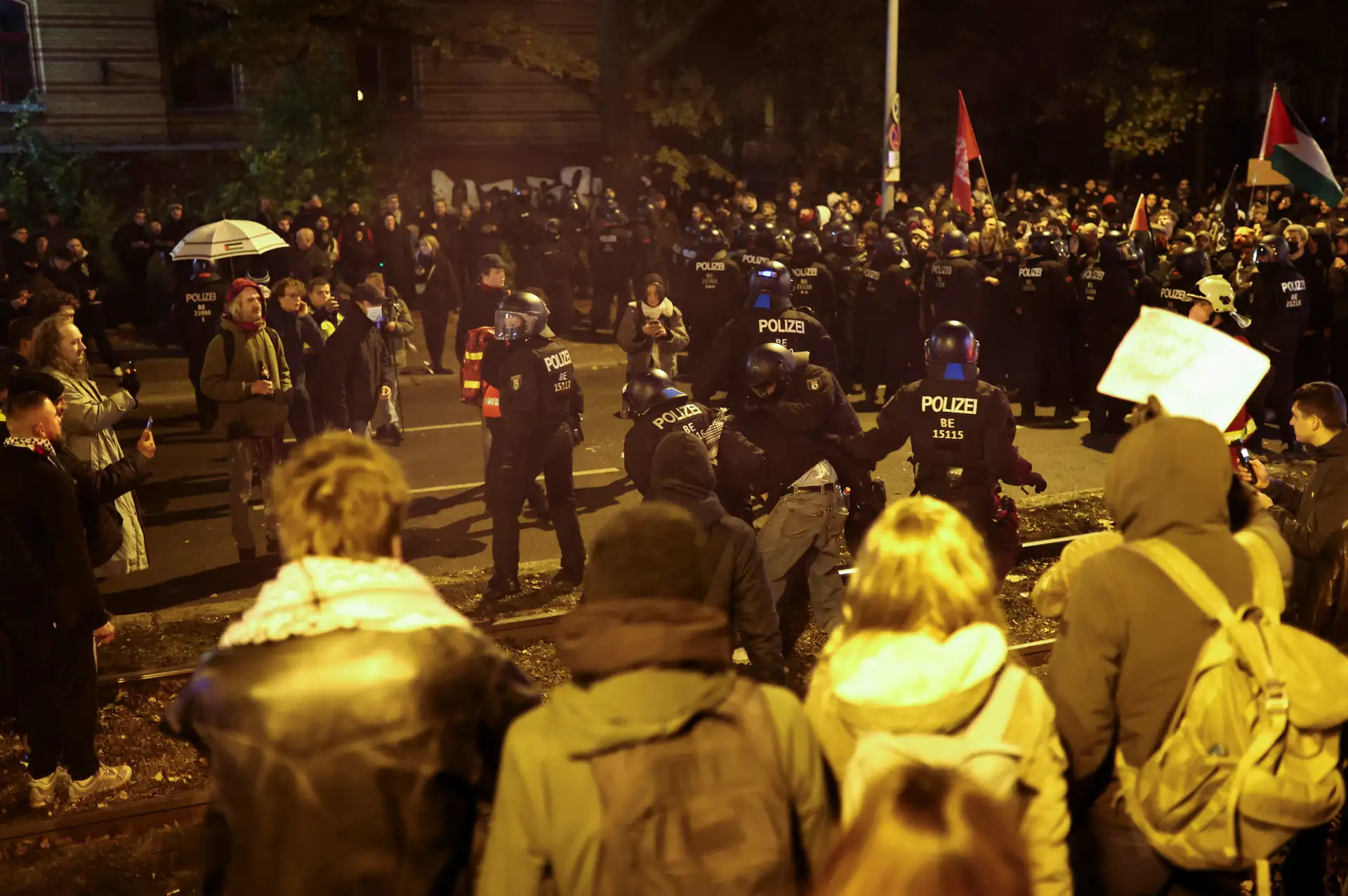 Avrupa'daki protesto dalgası Almanya'ya sıçradı, polis müdahale etti