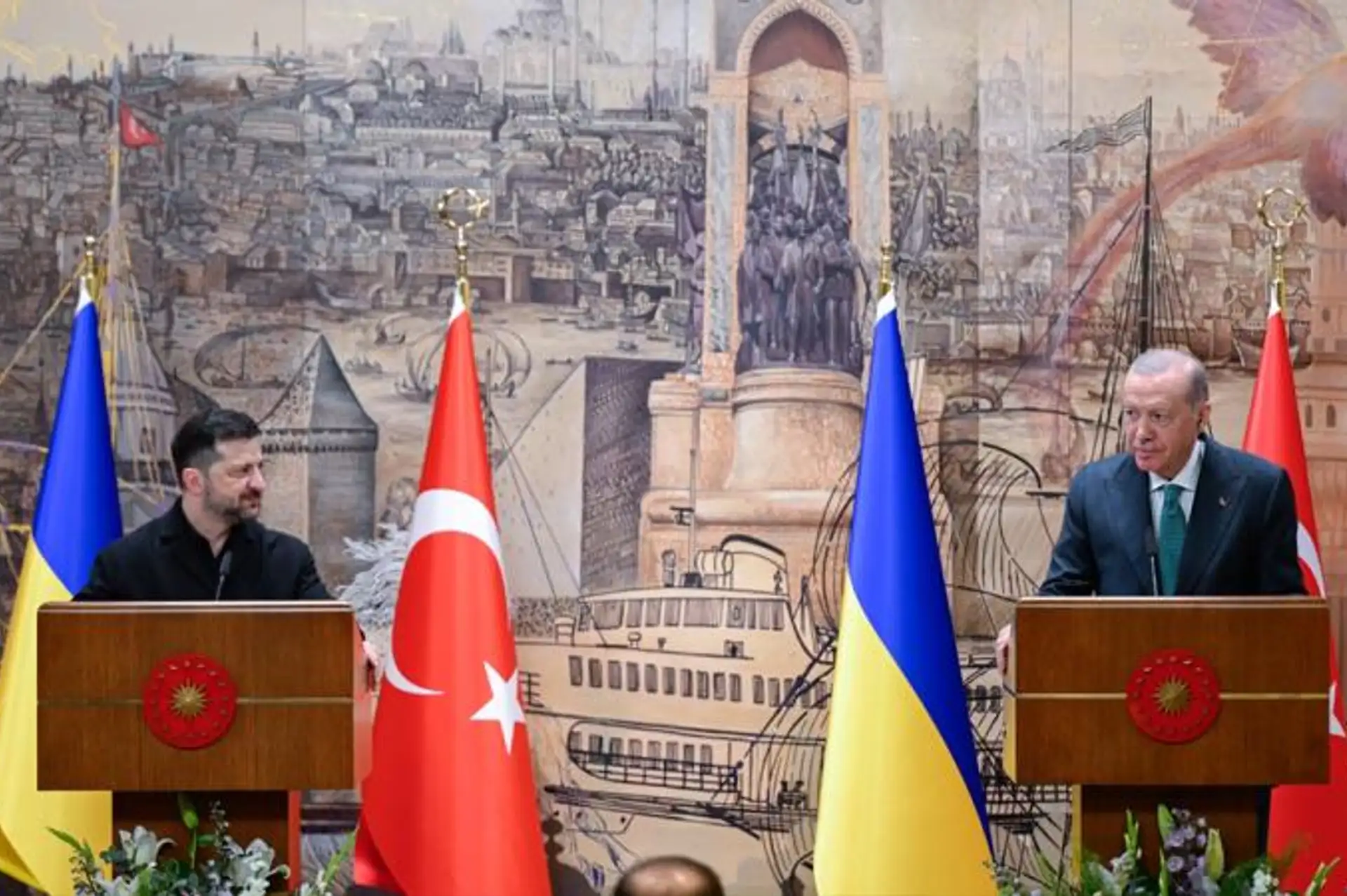 Zelenski: Cumhurbaşkanı Erdoğan ile Karadeniz Tahıl Koridoru Üzerinde Çalışma Konusunda Anlaştık
