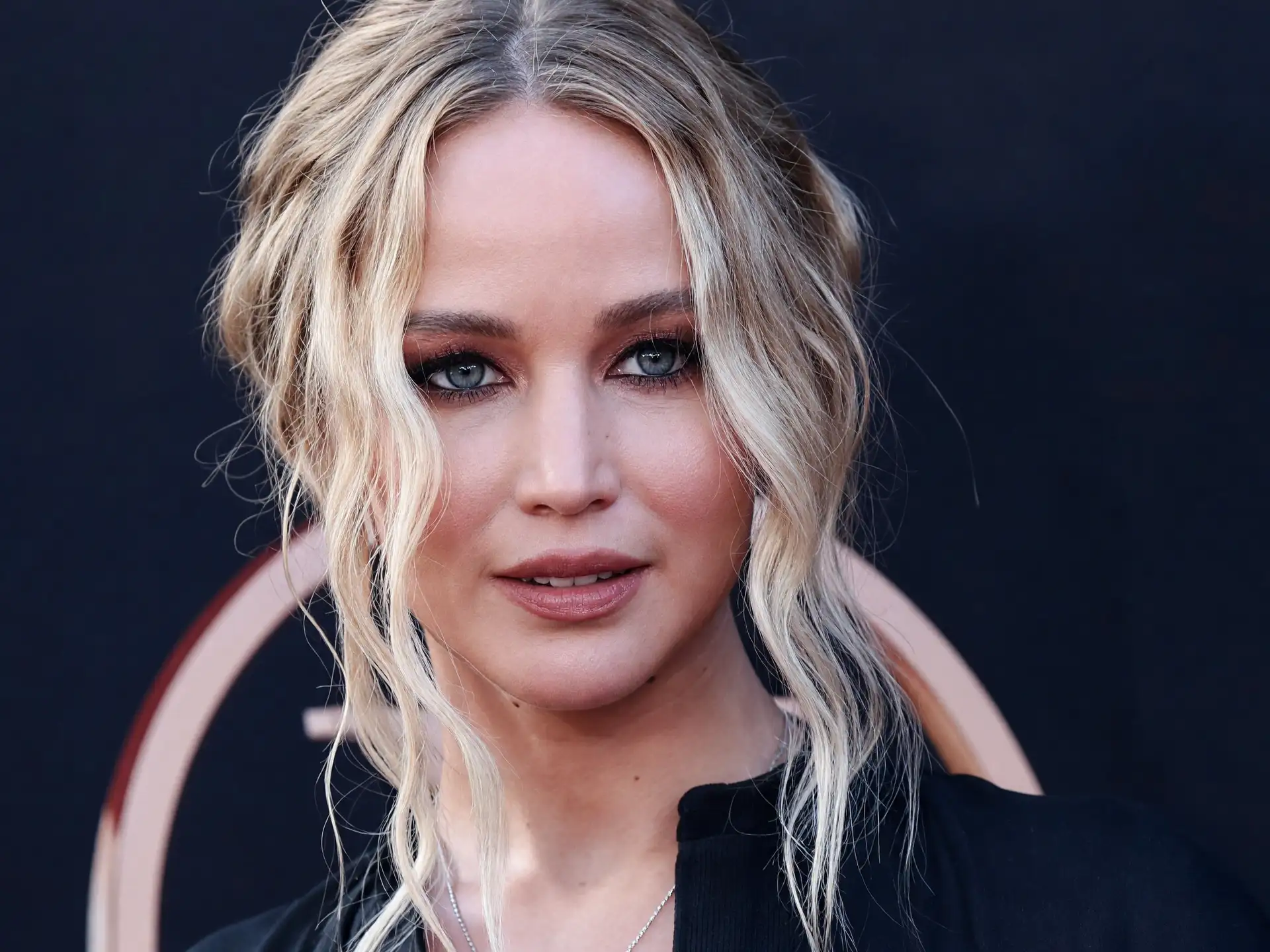 Jennifer Lawrence’tan Sektöre 'Set Mahremiyeti' Uyarısı: "Tanınmayan Genç Oyuncular Sessiz Kalmak Zorunda Hissediyor"