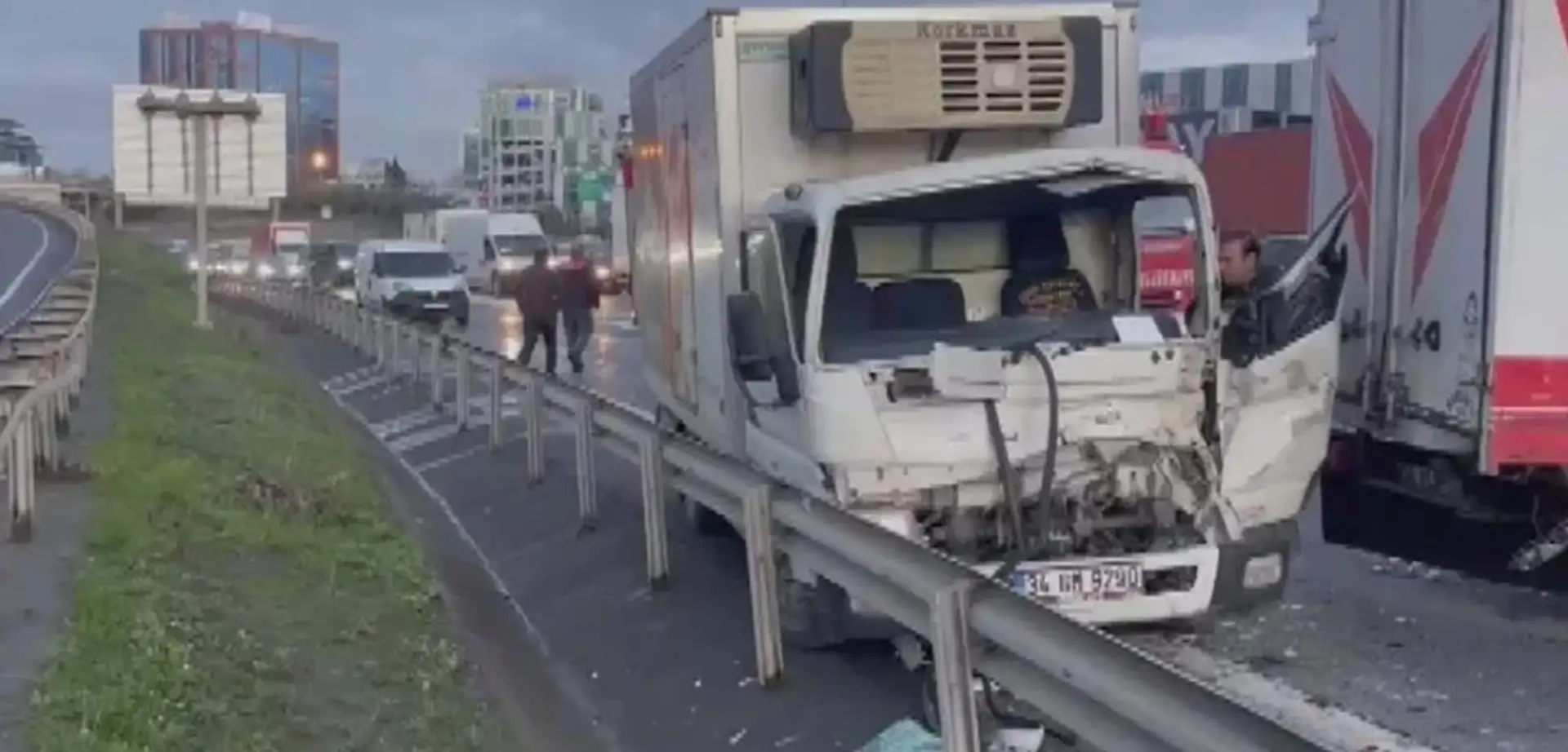 Bağcılar TEM otoyolunda zincirleme kaza