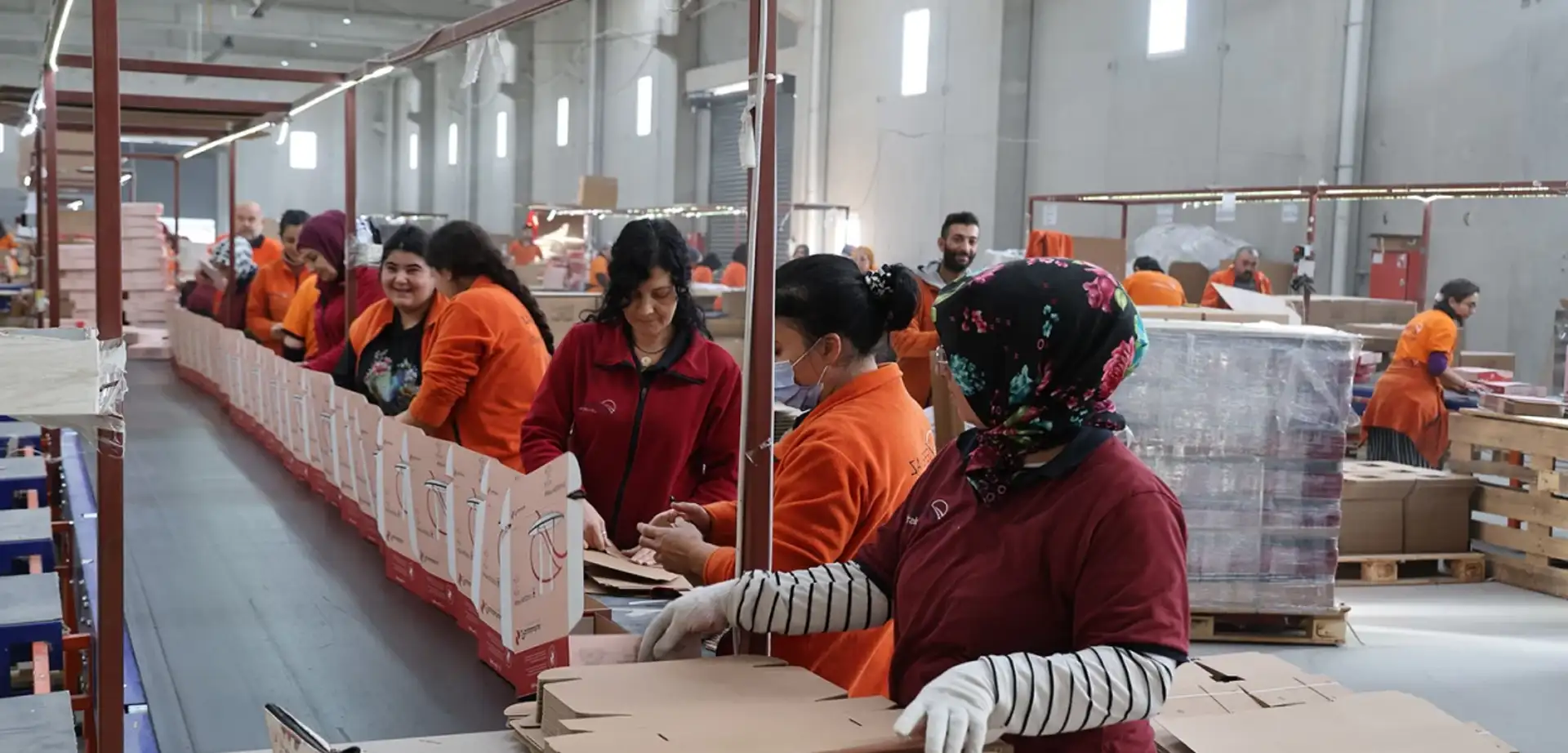 Böyle Azim Görülmedi: Eşinin Bileziğini Bozdurup İş Kurdu, 750 Kişiye İstihdam Sağlıyor