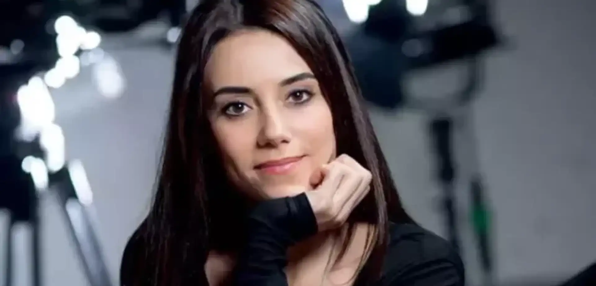 Cansu Dere ‘1001 Gece Masalları’ Dizisinin Şehrazat’ı Oldu