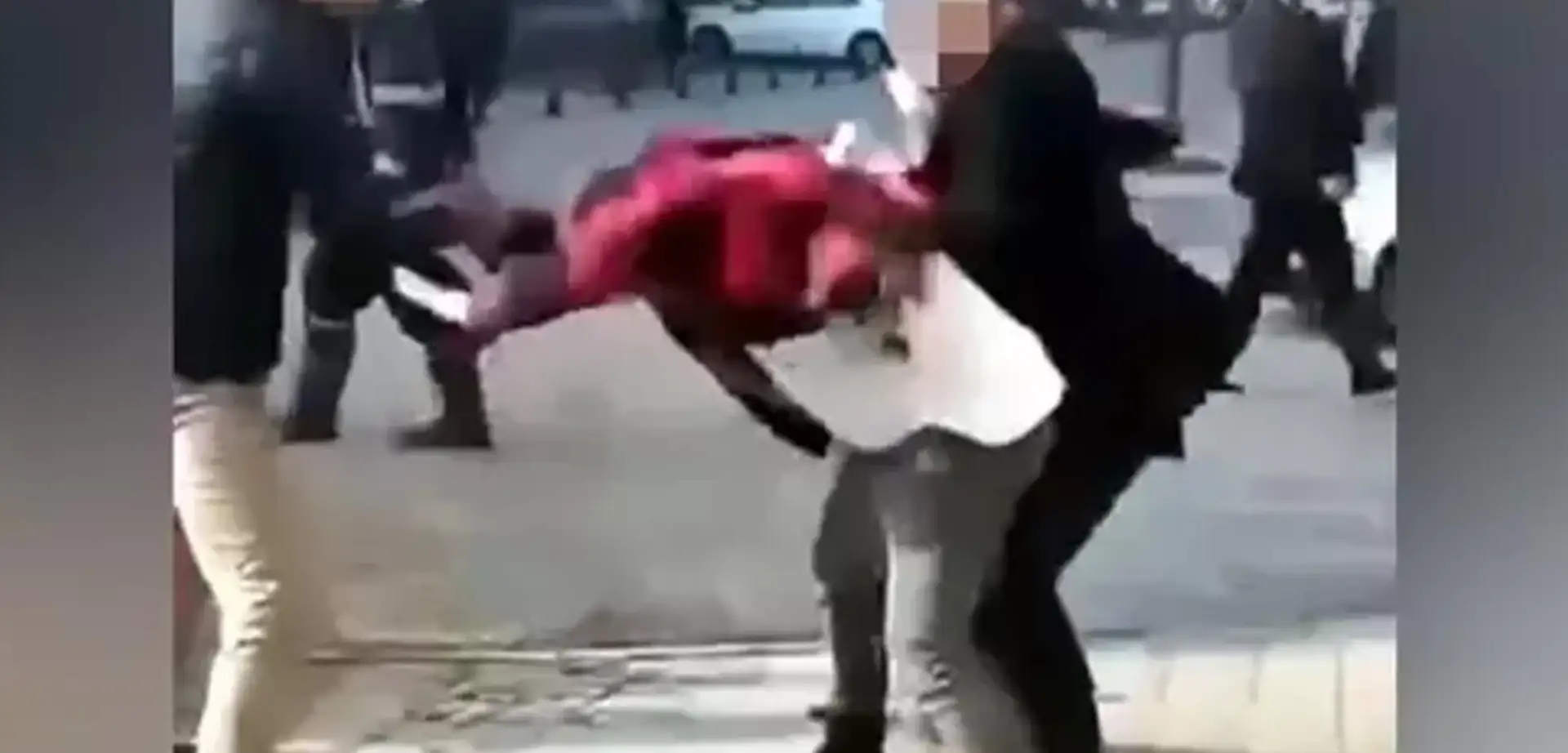 Düzce'de 14 Yaşındaki Kız Çocuğunu Taciz Eden Taksici Linç Edildi!