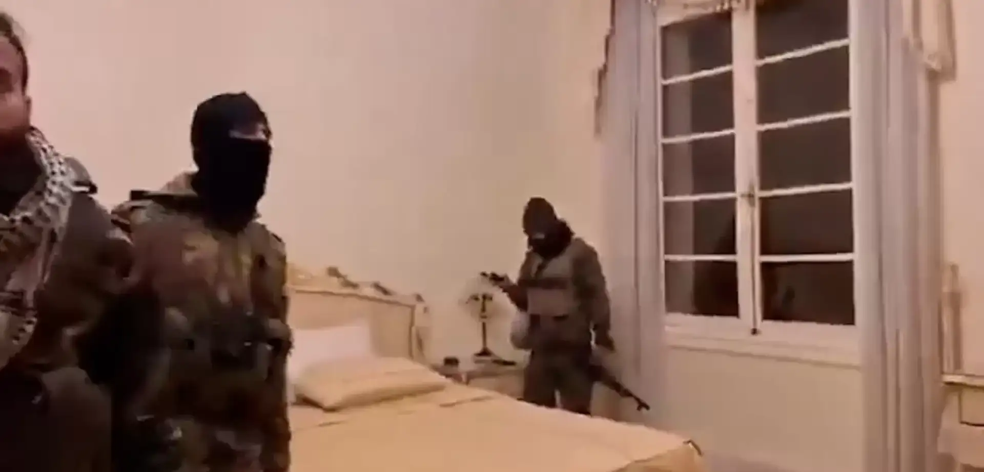Halep’te Tarihi An! Muhalifler Esad’ın Başkanlık Sarayını Ele Geçirdi