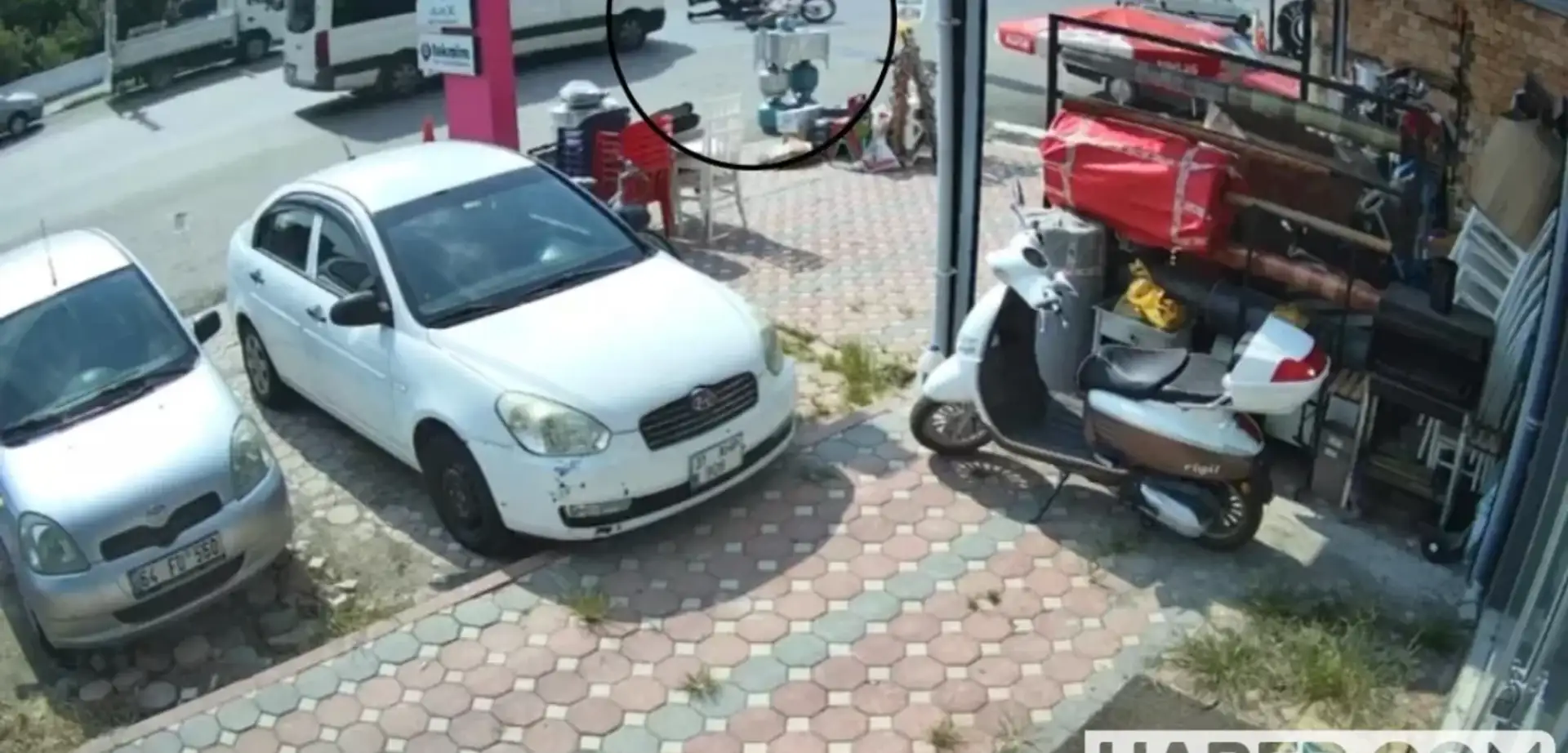 Hatay'da Feci Kaza: Motosikletli Minibüs Altında Kalarak Can Verdi!