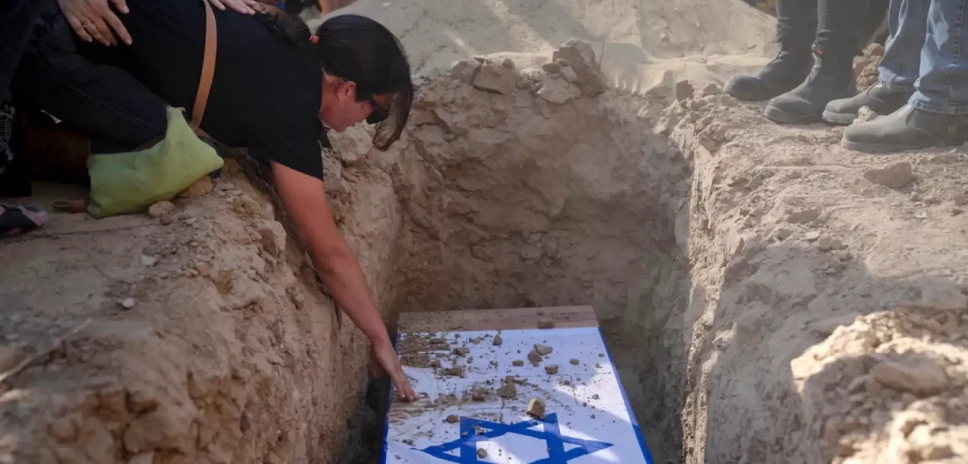 Hizbullah Golan Tepeleri'ni Hedef Aldı: 50'den Fazla Roket Fırlatıldı