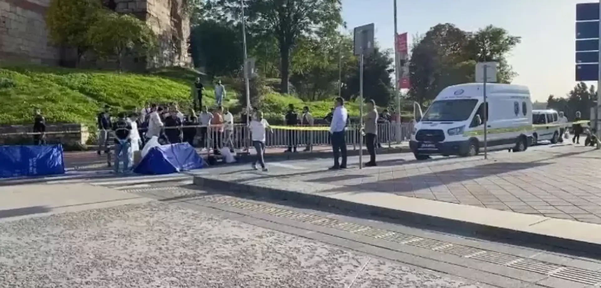 Kadının Başını Kesip Edirnekapı Surlarından Attı! Ardından İntihar Etti