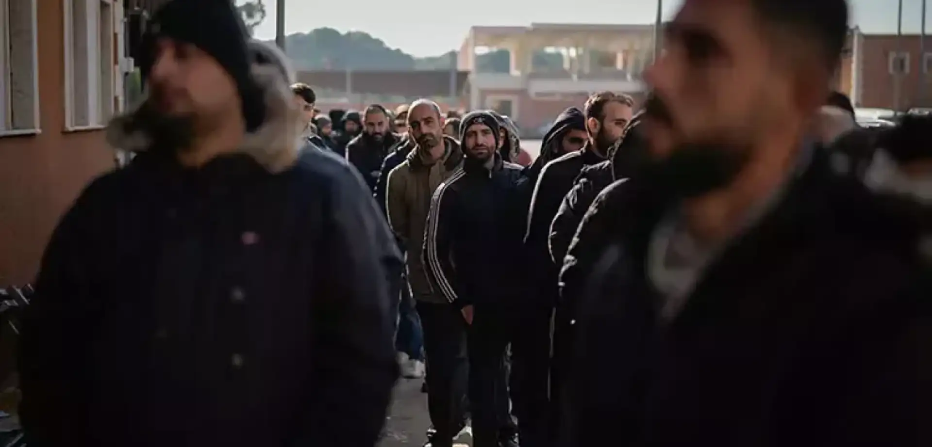 Suriye'de Esad Rejimi Askerleri Teslim Oluyor