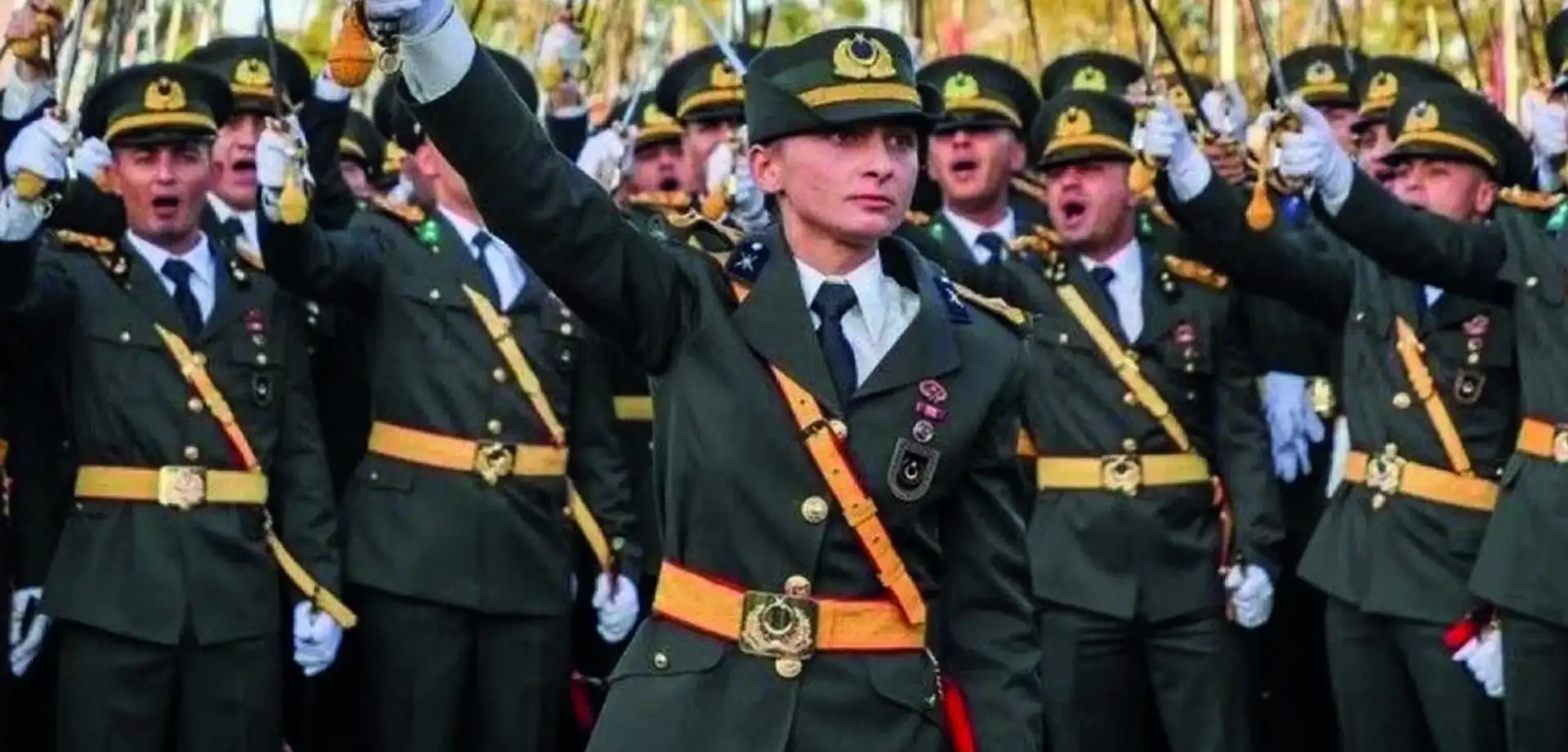 Teğmenlerin "Mustafa Kemal'in Askerleriyiz" Sloganını FETÖ'yle Kıyaslamıştı: Üçok’tan Varank'a Sert Yanıt!