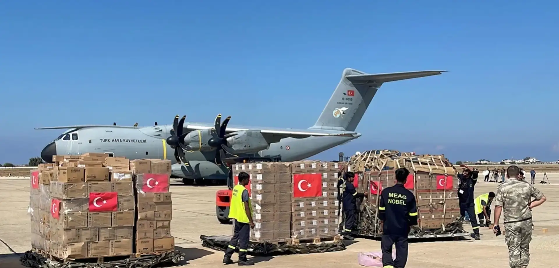 Türkiye'den Gönderilen İnsani Yardım Uçağı Lübnan'a Ulaştı