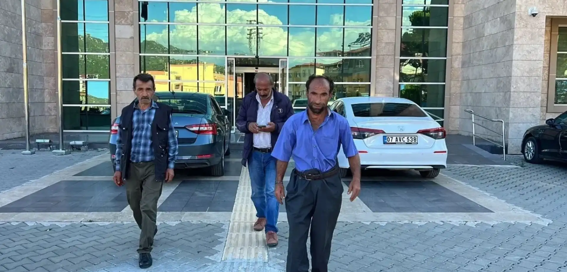 Engelli Çobanı Döven Kız Kardeşler Tahliye Edildi