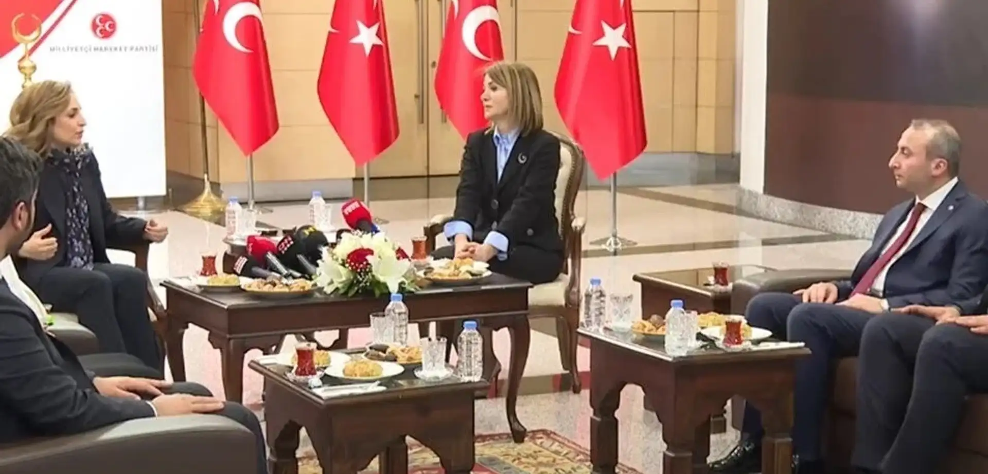 Siyasi Partiler Bayramlaşıyor: İlk Ziyaret DEM Parti ile MHP Arasında Gerçekleşti