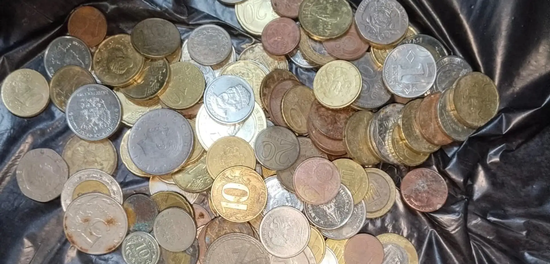 Böyle Dilenci Görülmedi: Üzerinden 15 Farklı Ülkenin Parası Çıktı!
