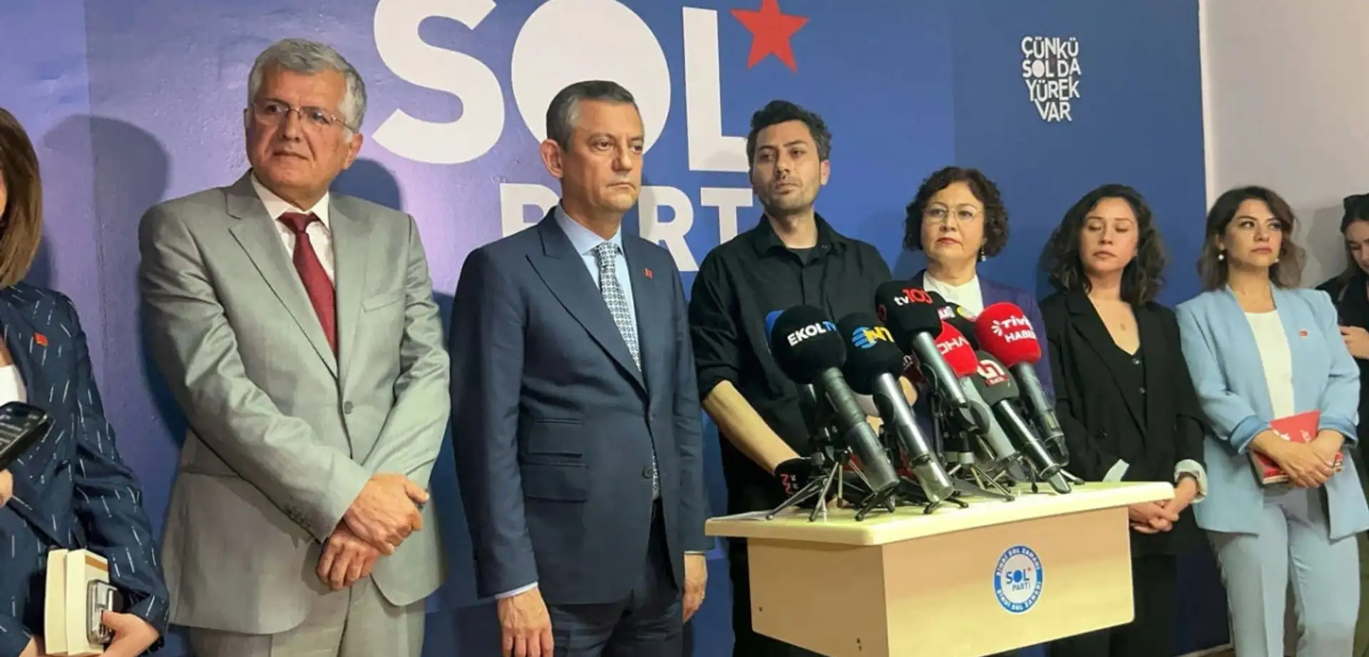 Özgür Özel'den SOL Parti'ye Ziyaret: "Sandığa Darbe Yapıyorlar"