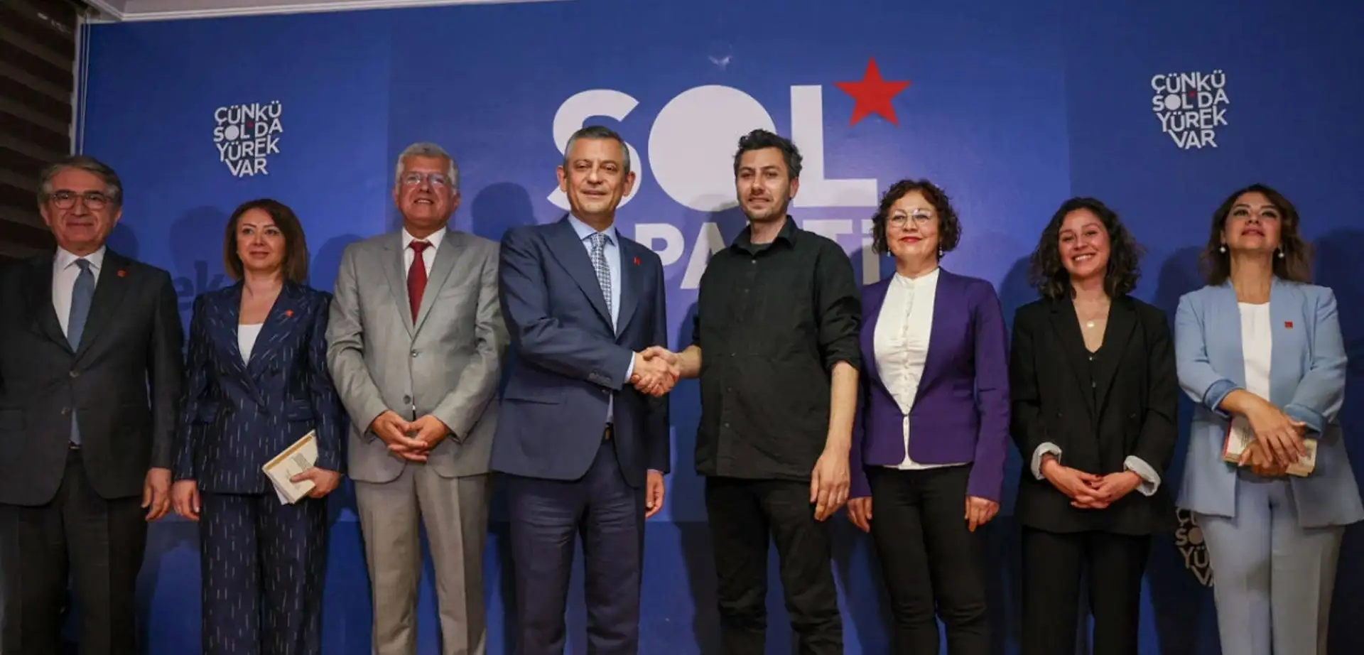 Özgür Özel'den Gündeme Dair Sert Mesajlar: "En Büyük Risk AK Parti'nin Rantçı Anlayışı"