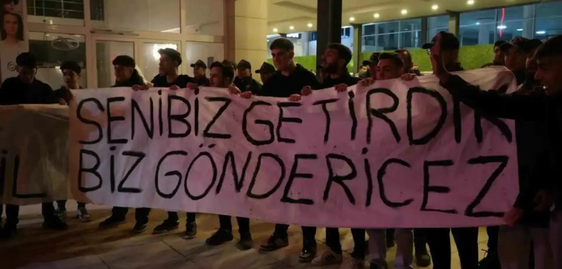 Gaziantep'te Fenerbahçeli Taraftarlardan Ali Koç'a Şok: "Burası Babanın Holdingi Değil!"