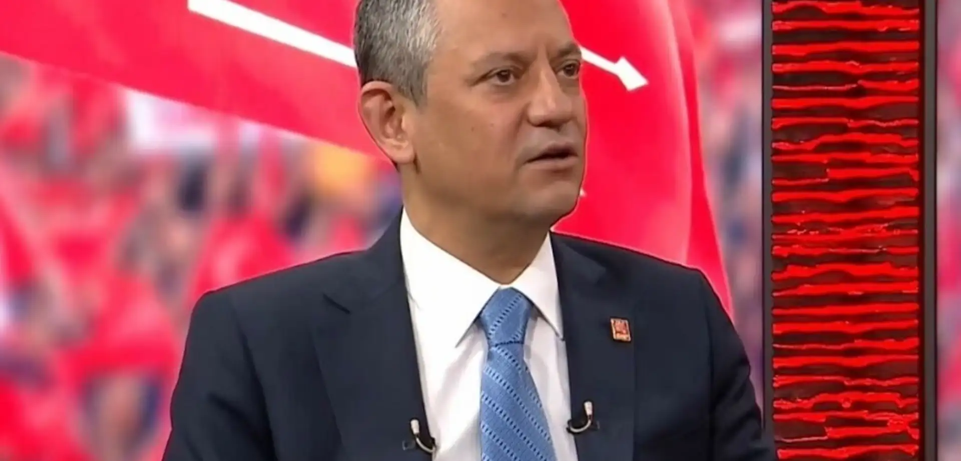 Kendisine "Armut Gibi Geziyor" Diyen Yılmaz Özdil'e Özgür Özel'den Sert Tepki: "Geri Vitesi Yedirirler"